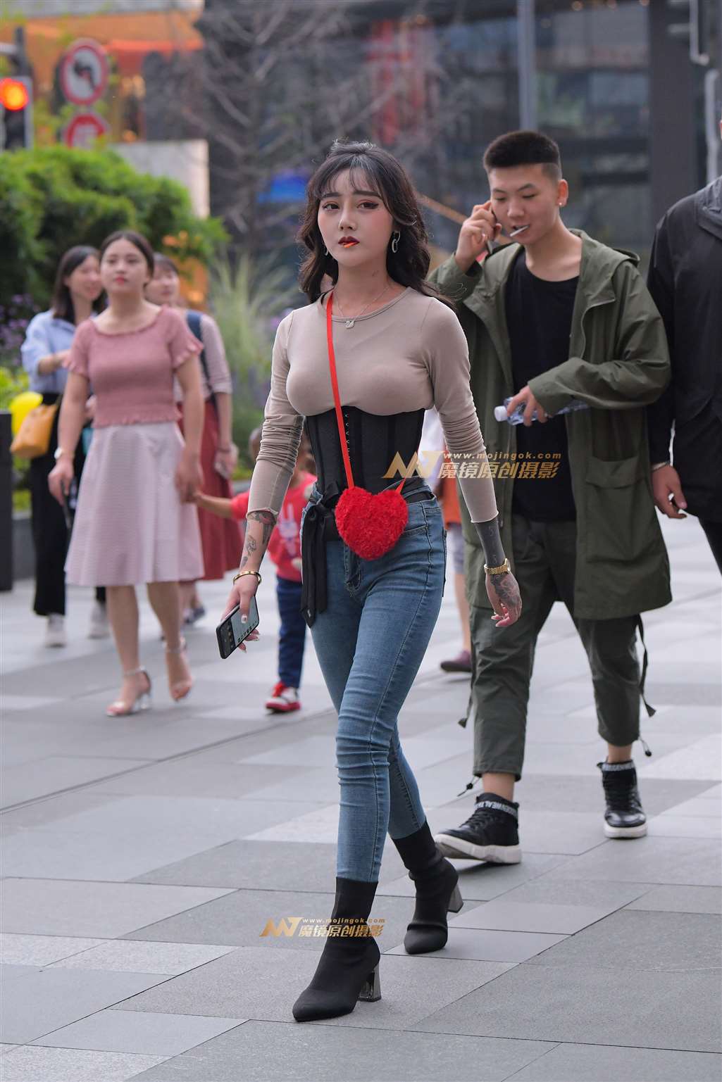 图片[4]-【街拍之魂赛帖】年龄小，身材好-街拍流行馆