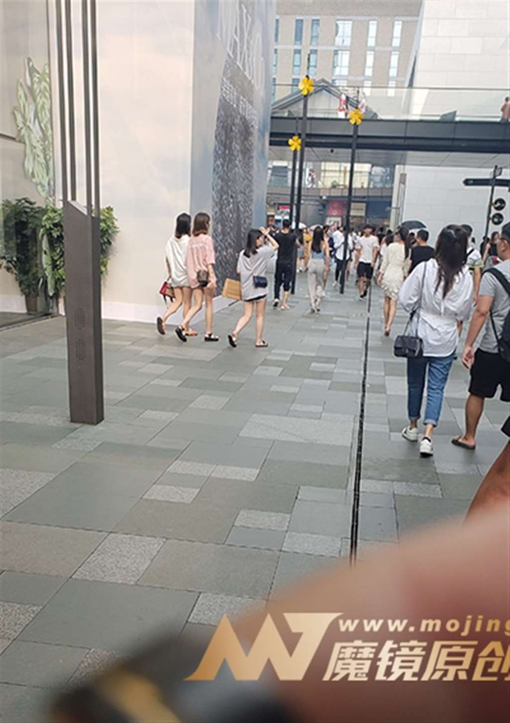 图片[3]-【凯恩赛帖】一字肩抹胸-街拍流行馆