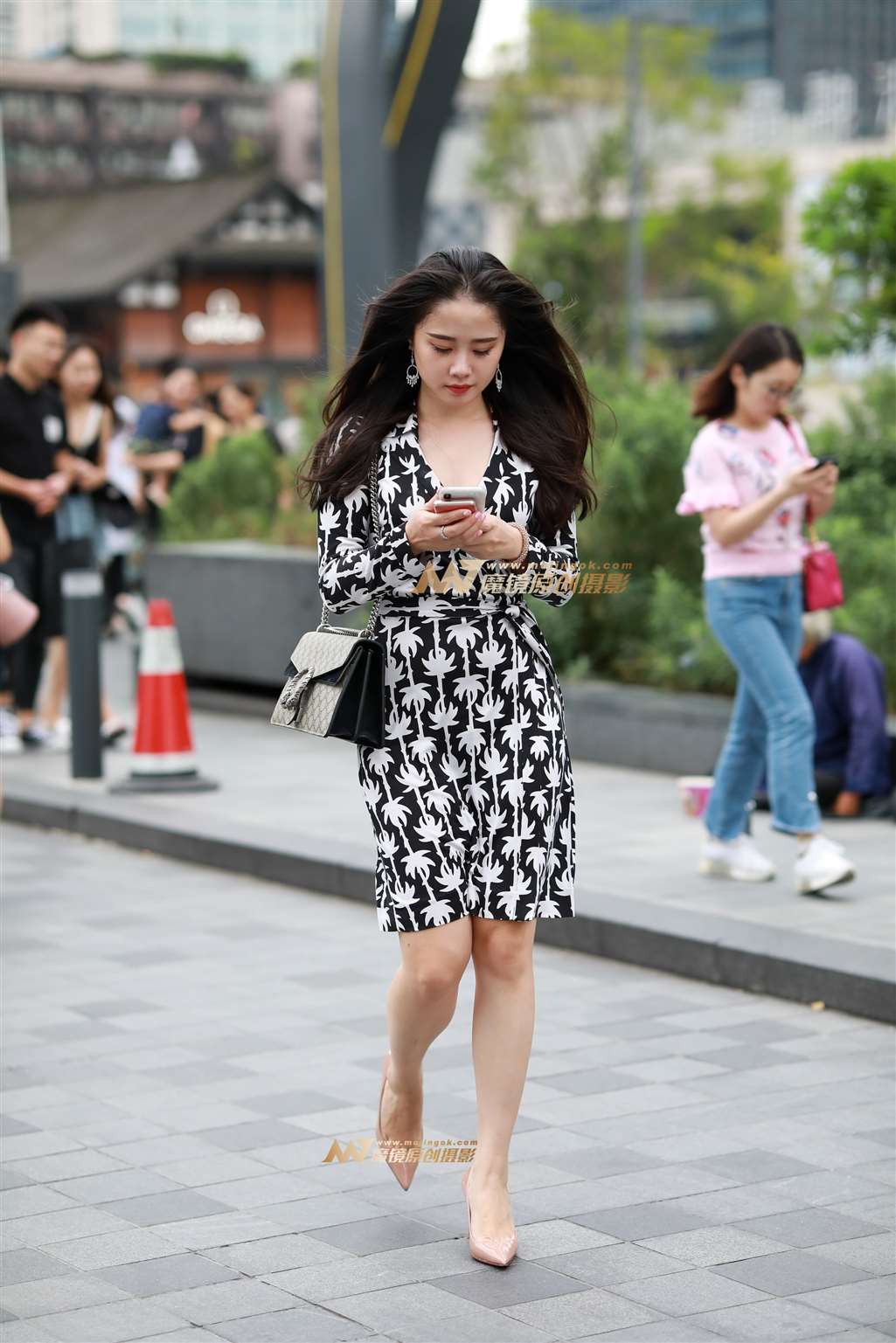 图片[1]-【凯恩赛帖】美丽少妇-街拍流行馆