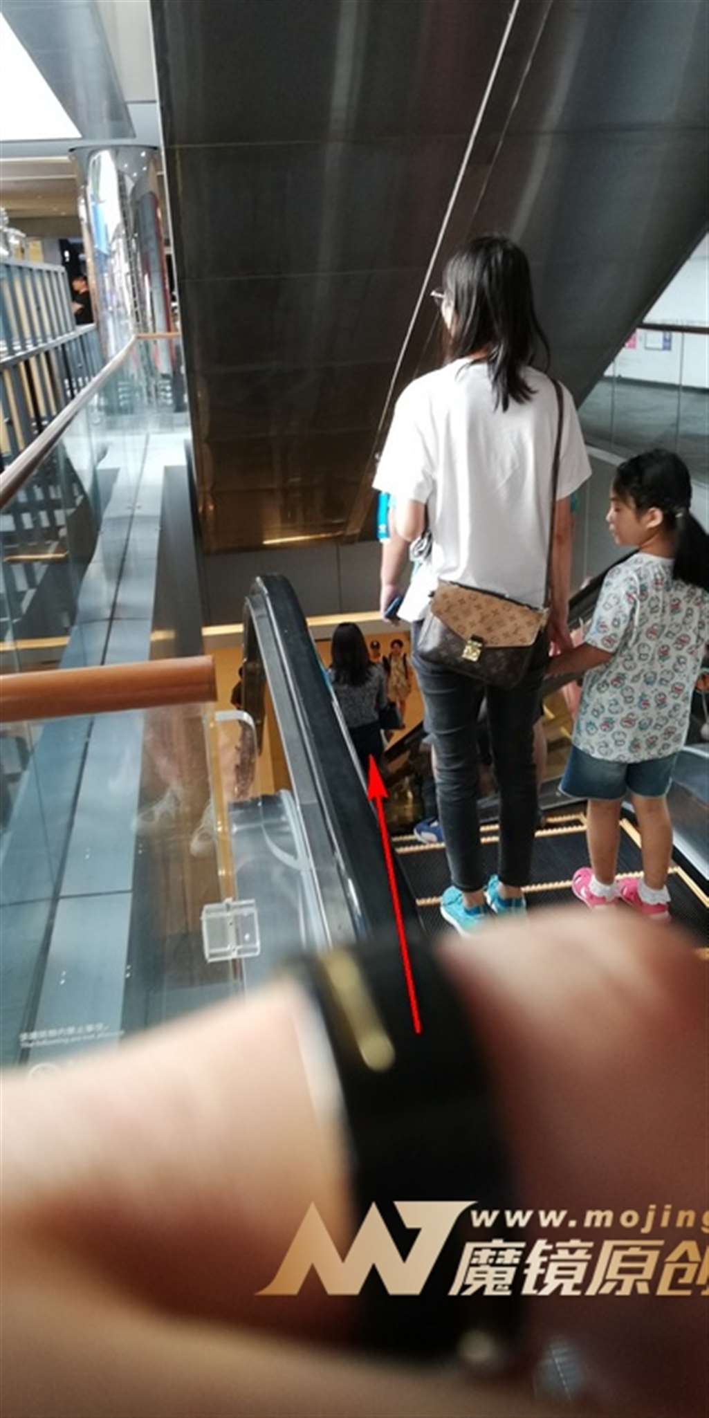 图片[3]-【视觉冲击赛贴】大长腿，高挑紧牛小姐姐-街拍流行馆