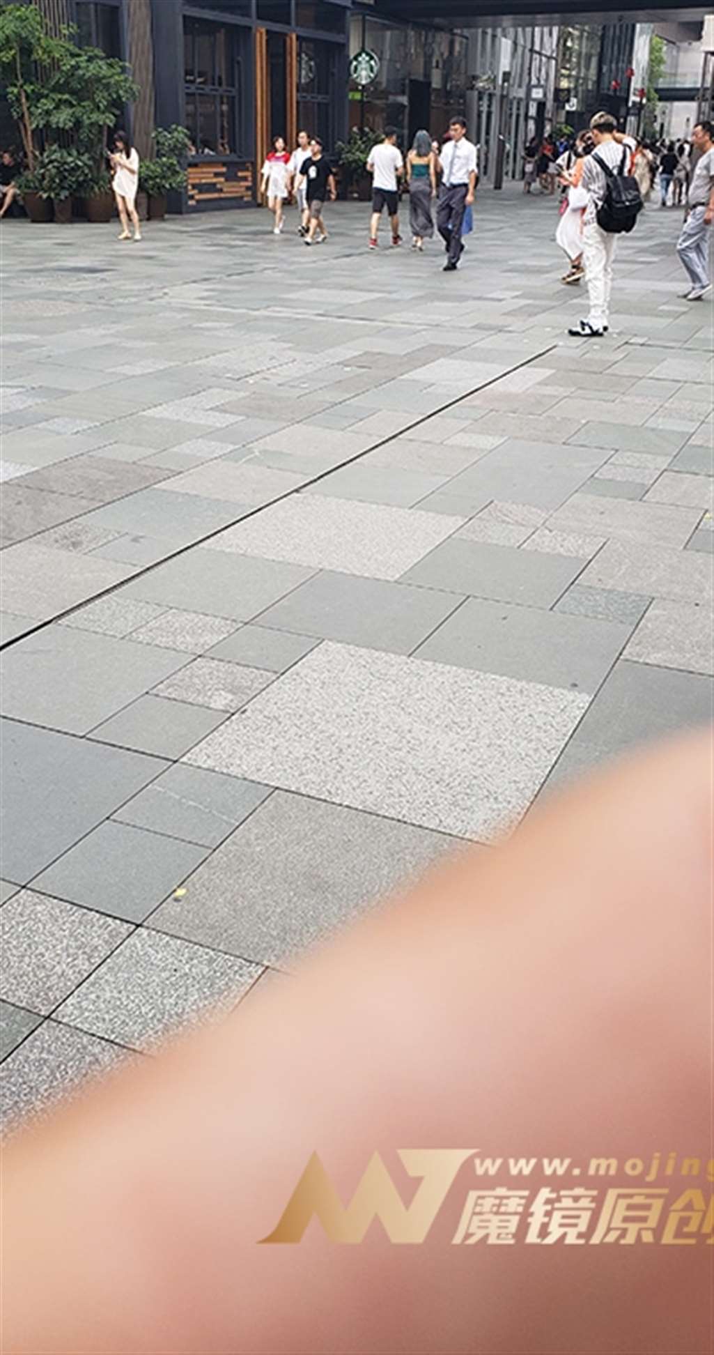 图片[3]-【凯恩赛帖】丝滑长裙-街拍流行馆