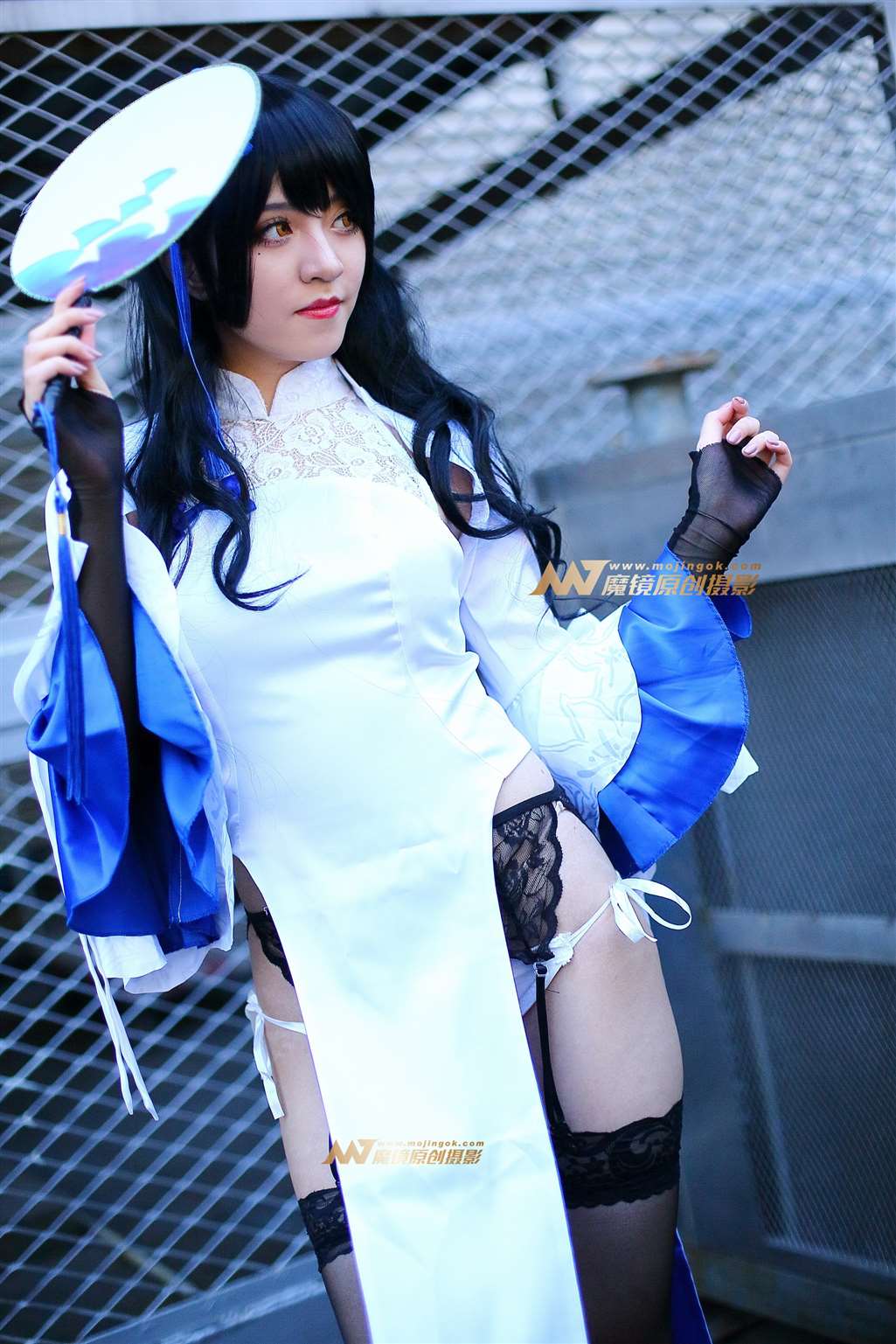 图片[4]-持枪旗袍黑丝美女-街拍流行馆