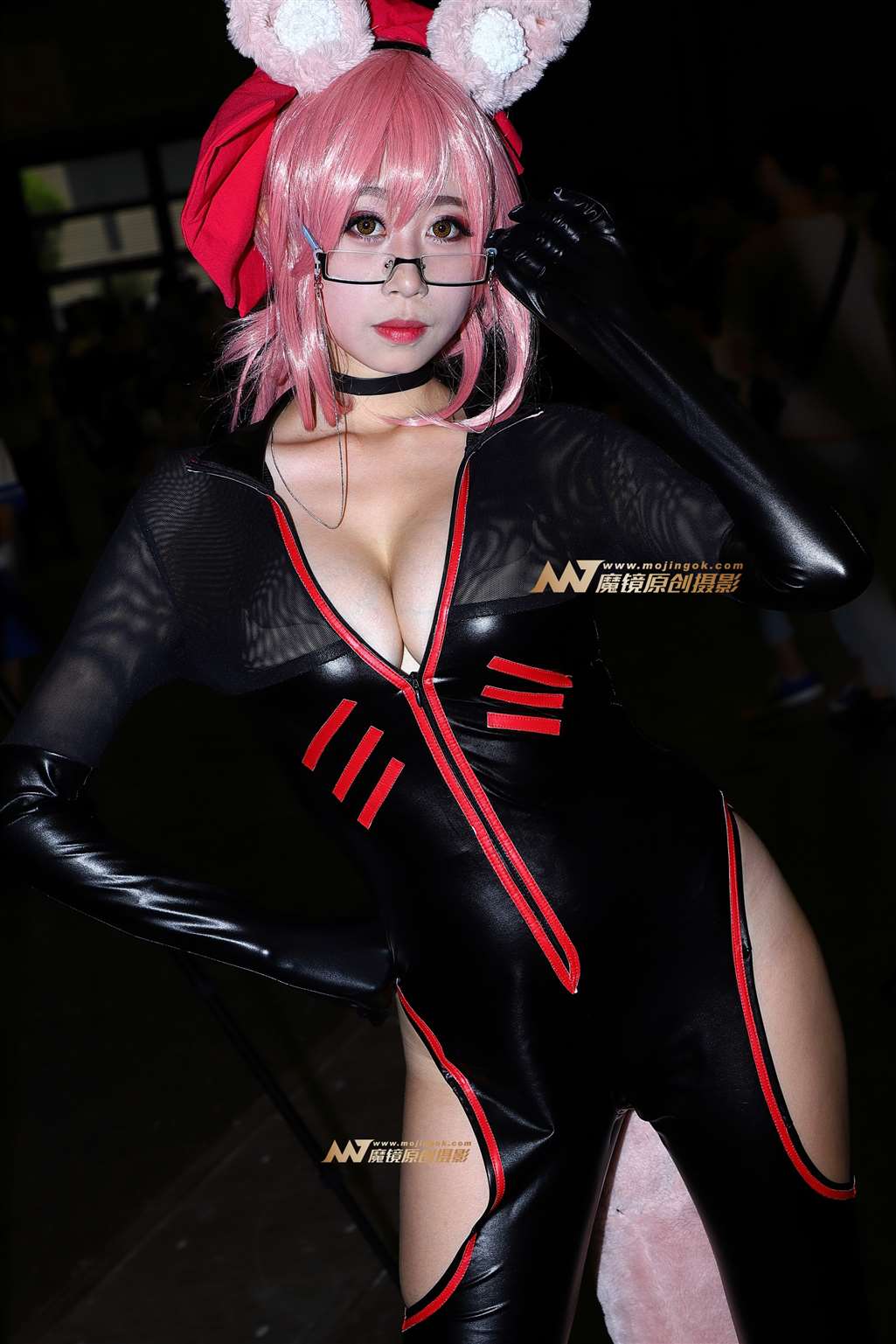 图片[2]-紧身皮裤小狐仙coser-街拍流行馆