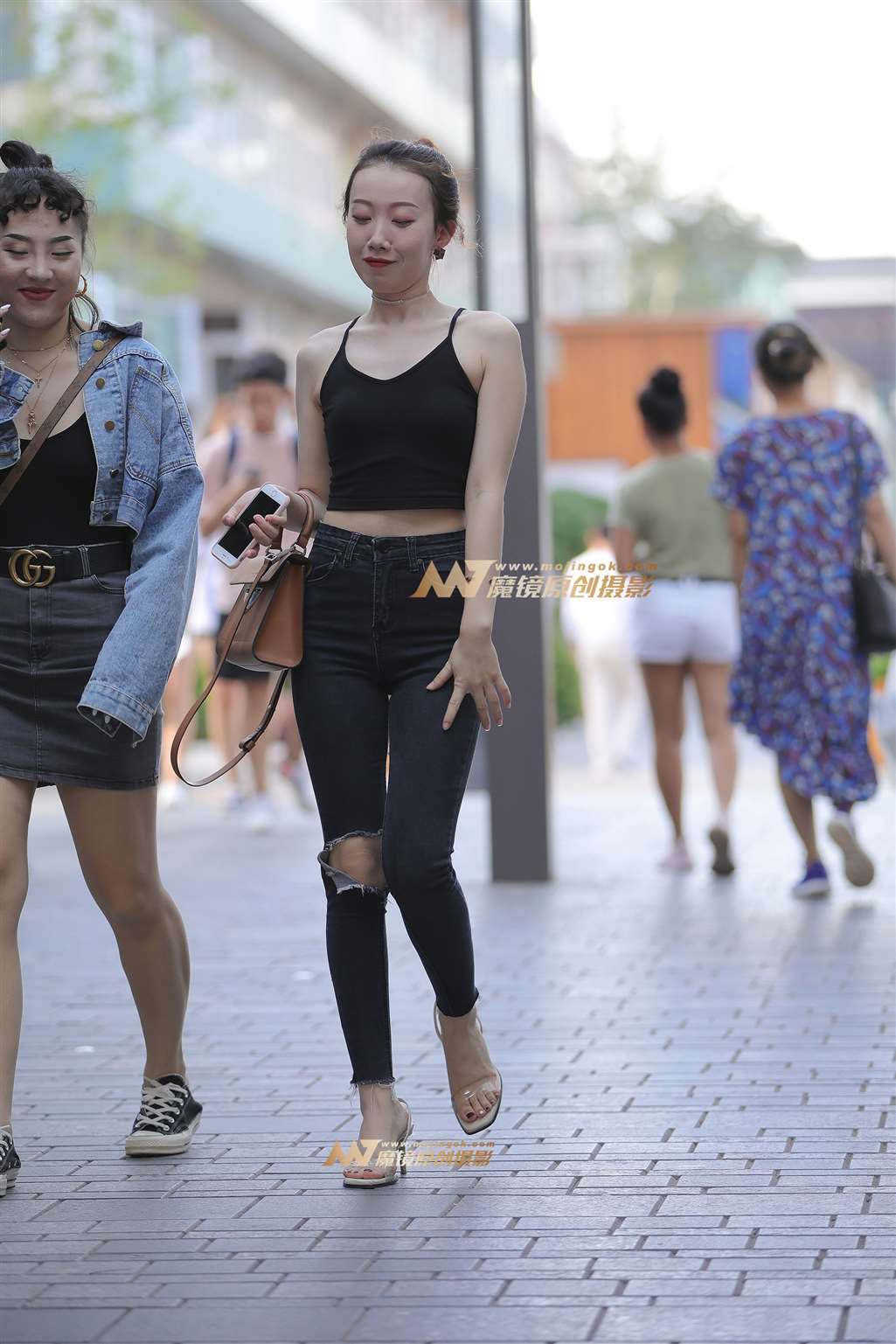 图片[1]-【视觉冲击赛贴】美背，铅笔紧牛小姐姐-街拍流行馆