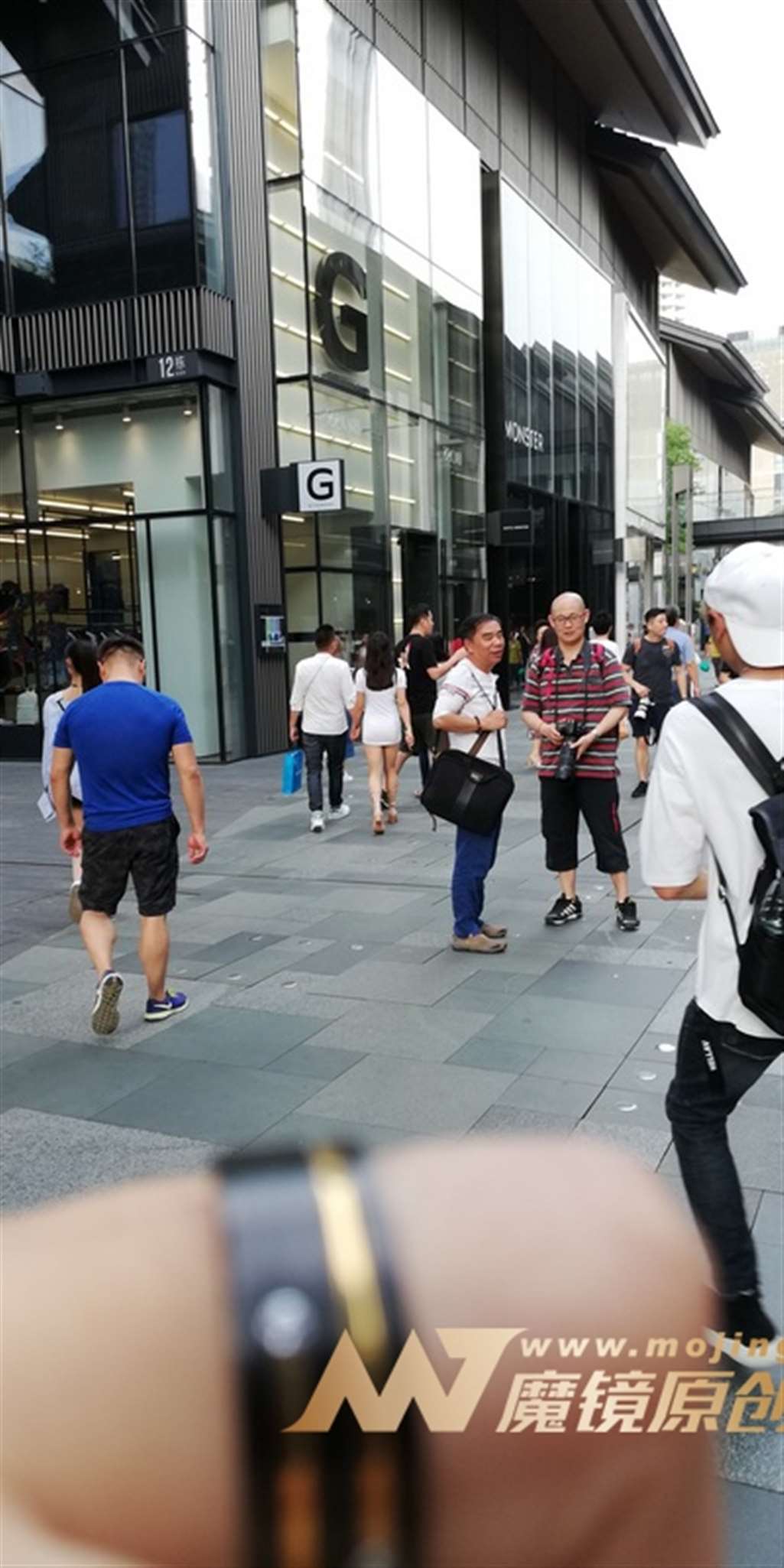 图片[3]-【视觉冲击赛贴】白色超短包臀裙女友-街拍流行馆