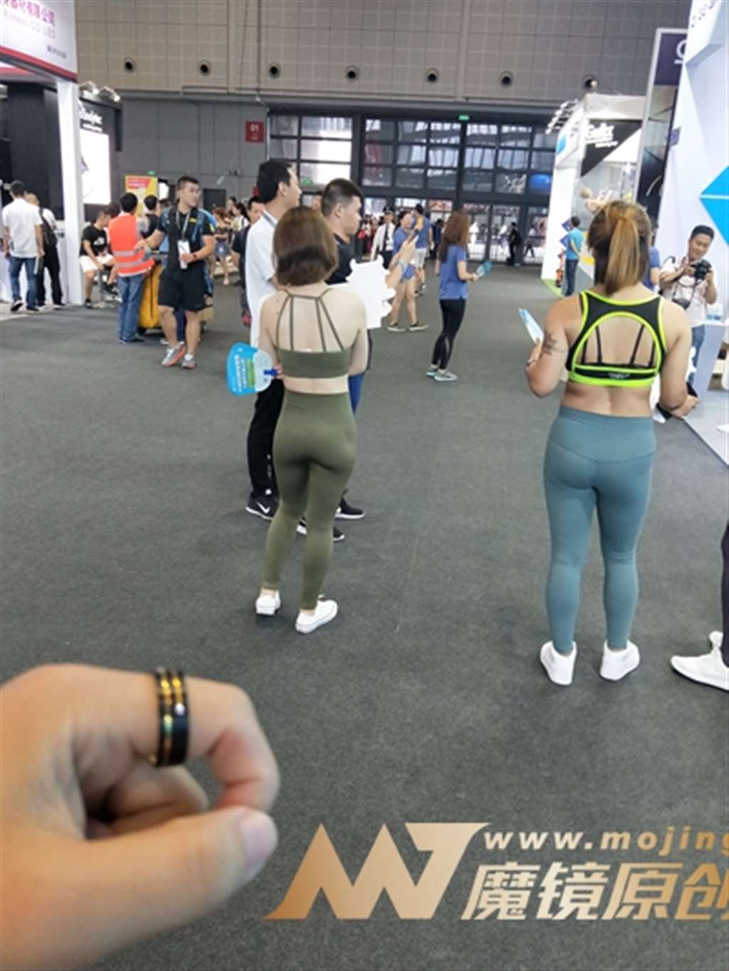 图片[3]-【欧阳幽明赛帖】深棕色瑜伽美女-街拍流行馆