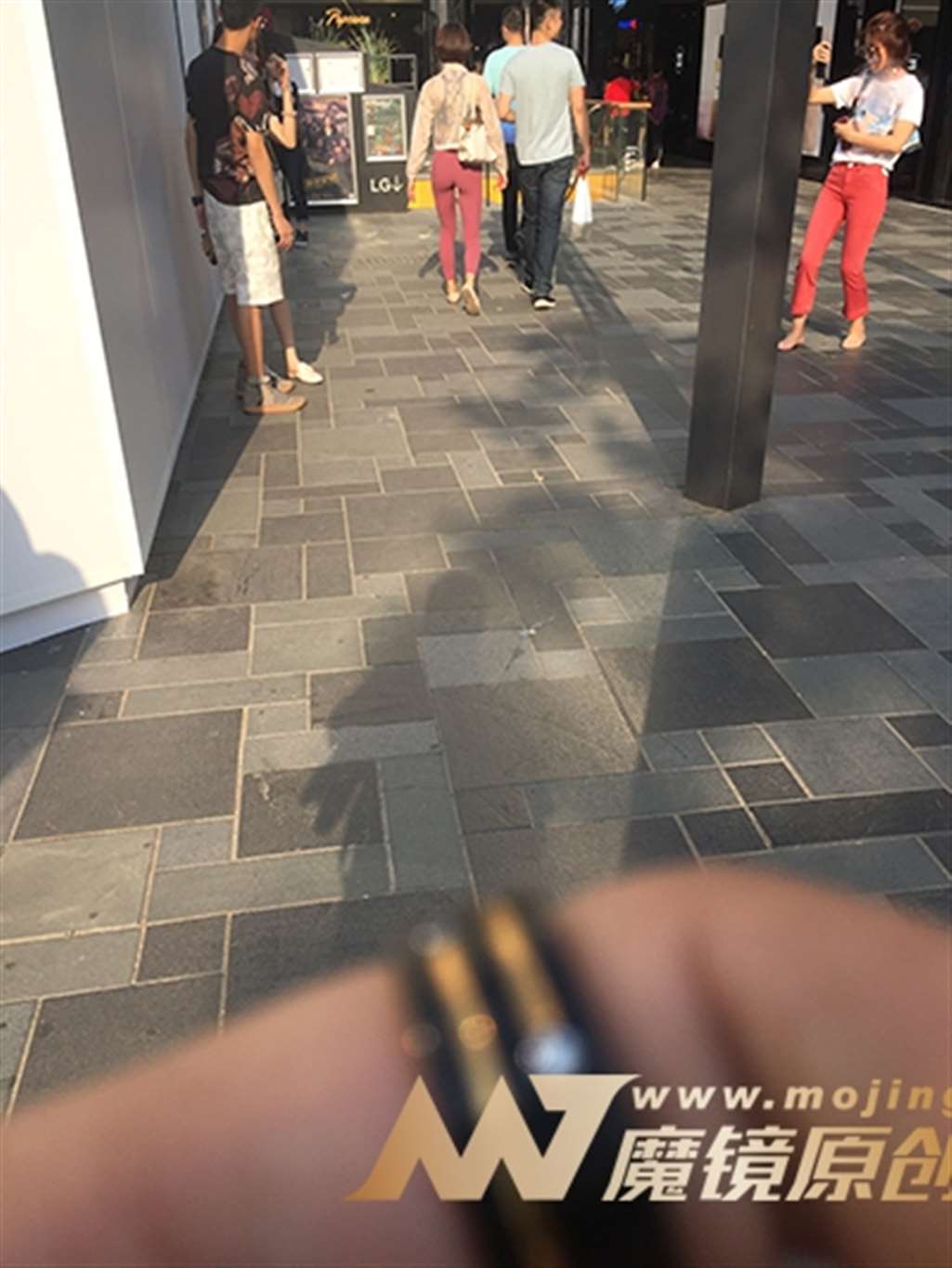 图片[3]-【浅蓝色赛帖】背影-街拍流行馆