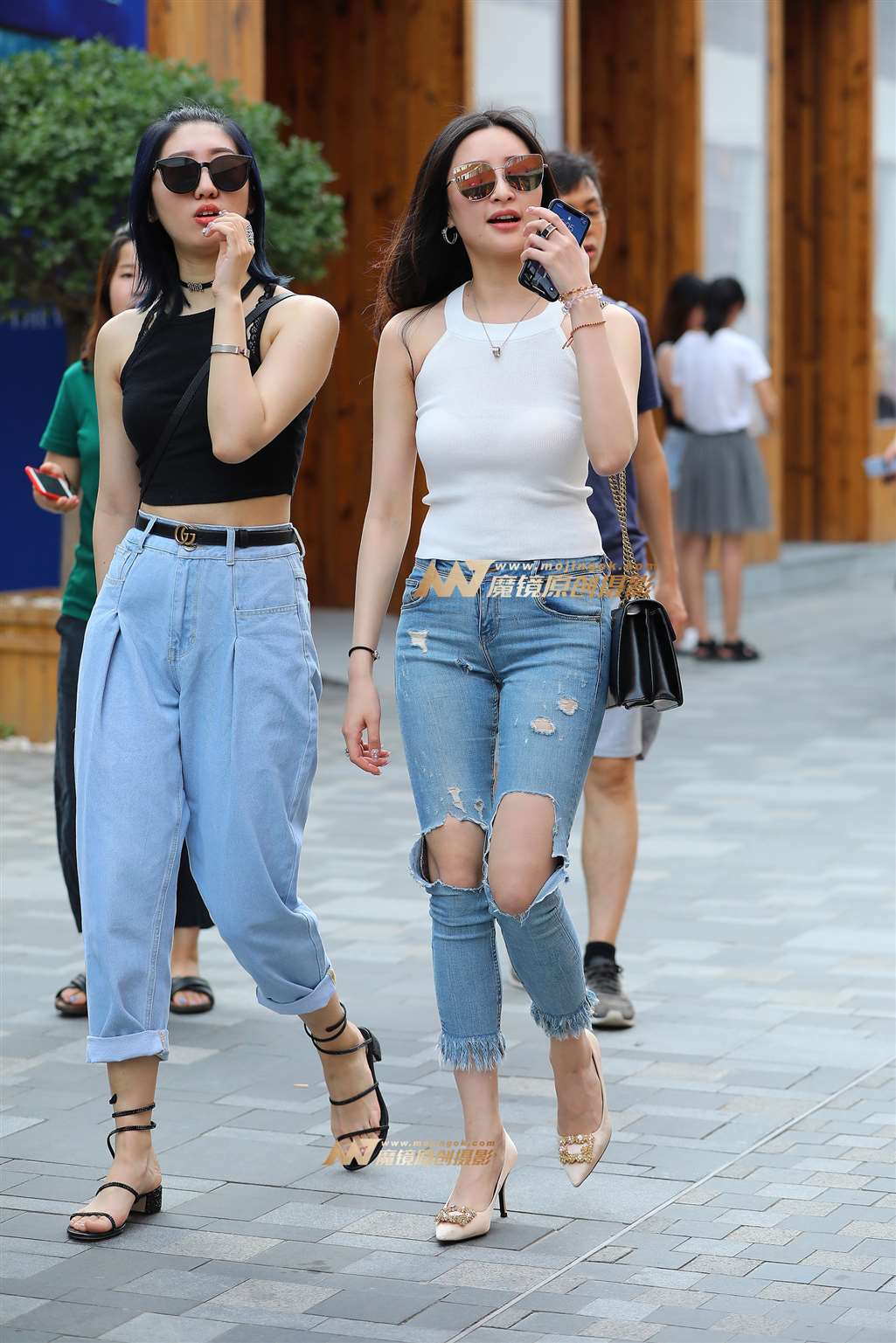 图片[1]-【视觉冲击赛贴】破洞紧牛，好身材美女-街拍流行馆