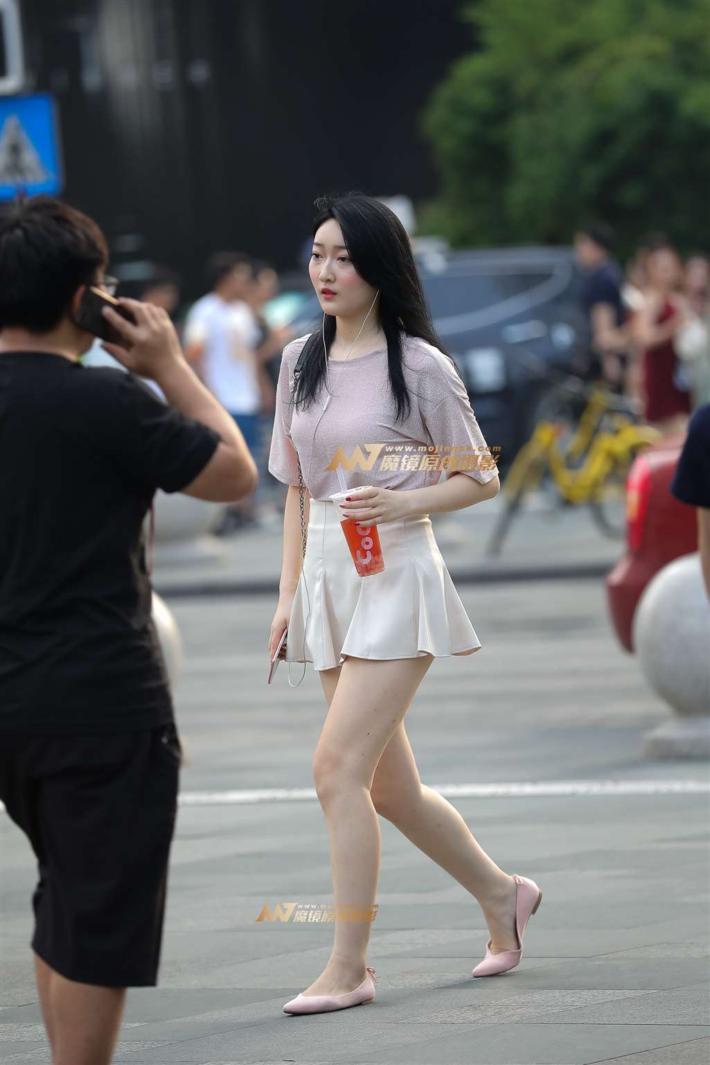 图片[4]-【凯恩赛帖】白皙短裙女孩 真诱人-街拍流行馆