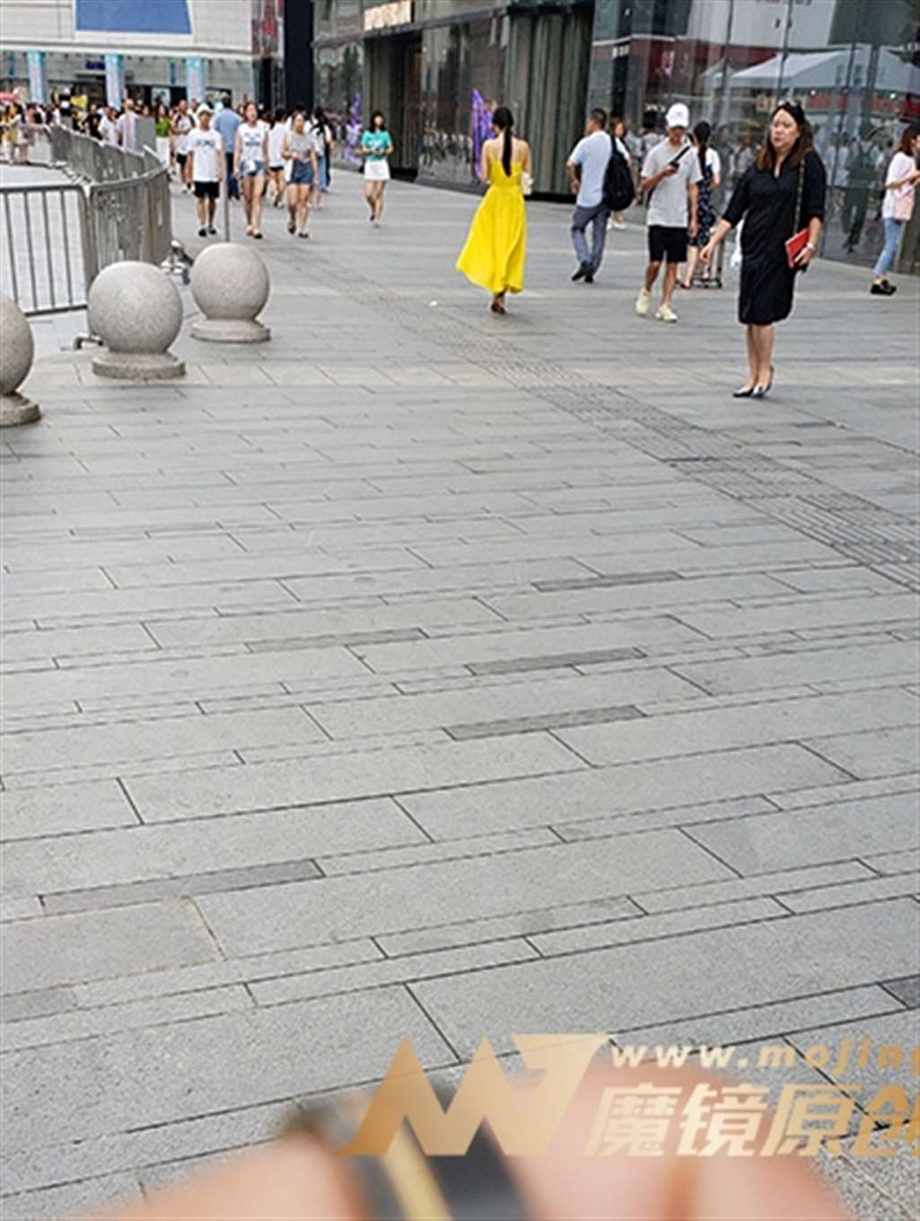 图片[3]-【凯恩赛帖】看着很舒服的端庄美人儿-街拍流行馆