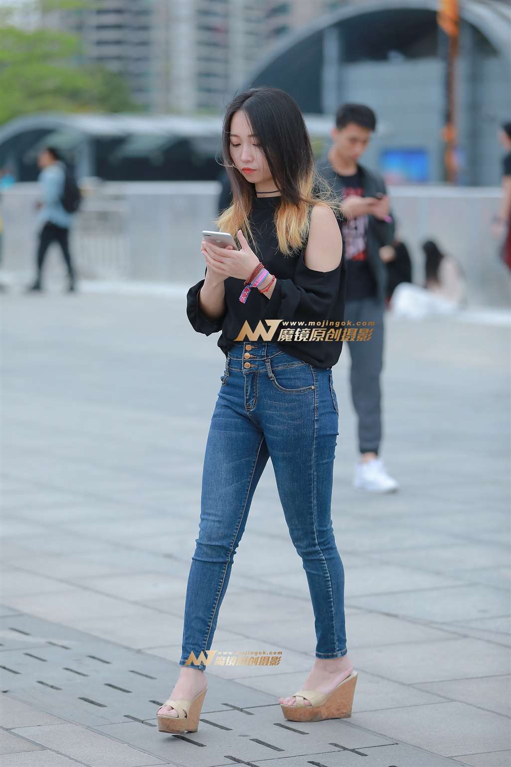 图片[1]-【视觉冲击赛贴】小裤脚，紧牛女友-街拍流行馆