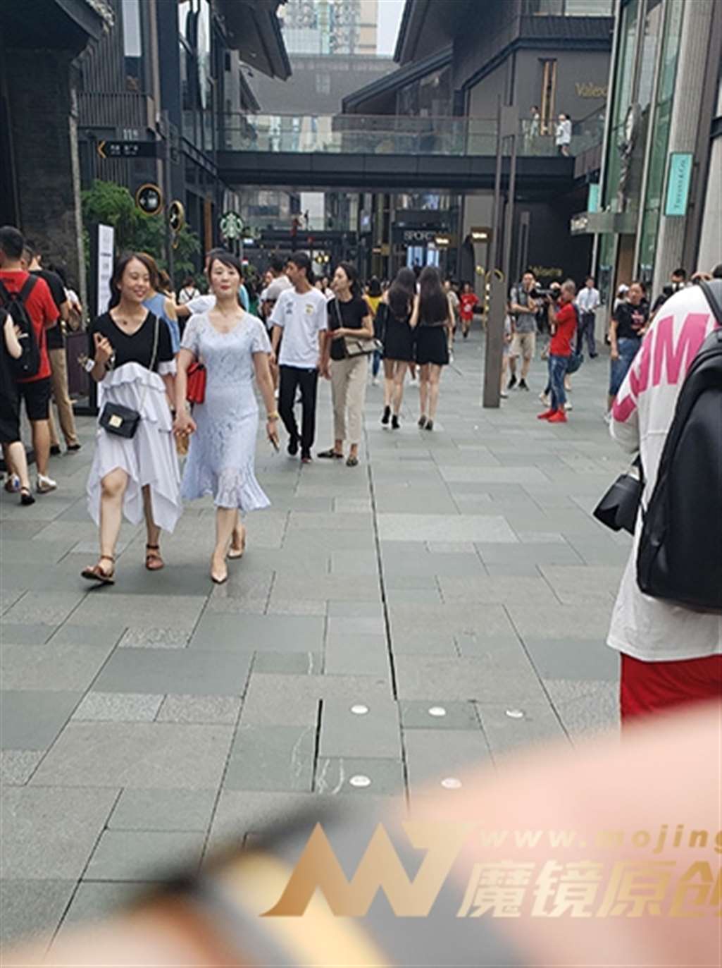 图片[4]-【凯恩赛帖】白白净净的漂亮女孩-街拍流行馆