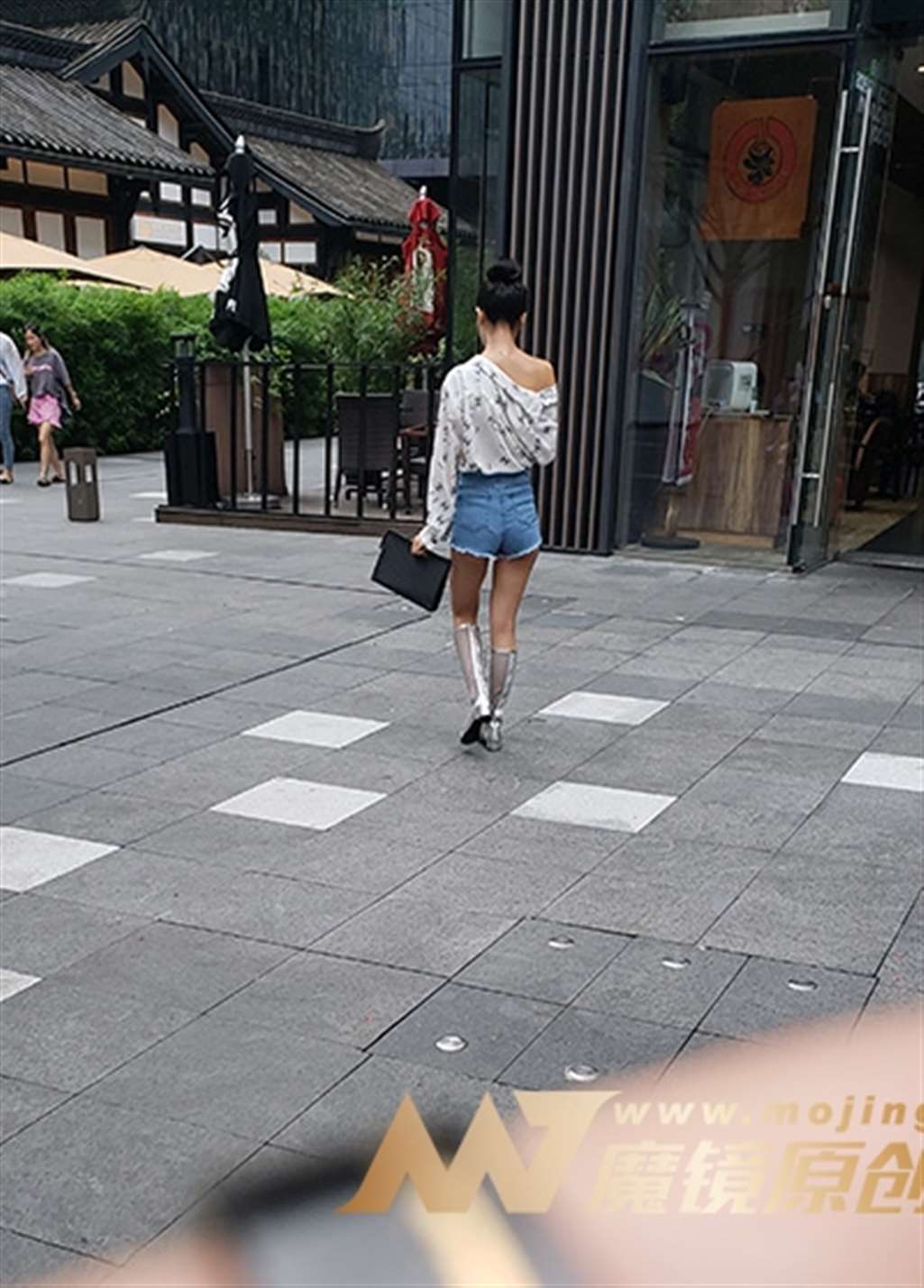 图片[3]-【凯恩赛贴】时髦热裤女孩-街拍流行馆