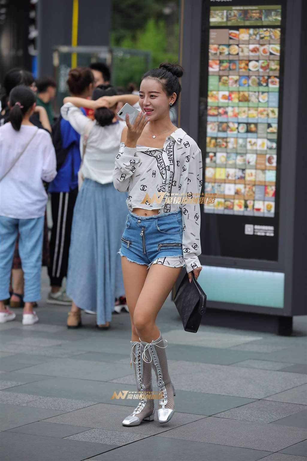 图片[4]-【凯恩赛贴】时髦热裤女孩-街拍流行馆