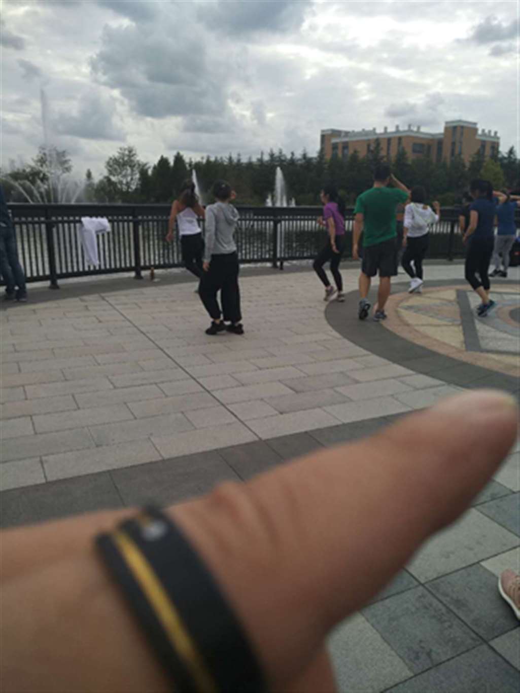 图片[3]-【咔喳赛贴】快乐舞动-街拍流行馆