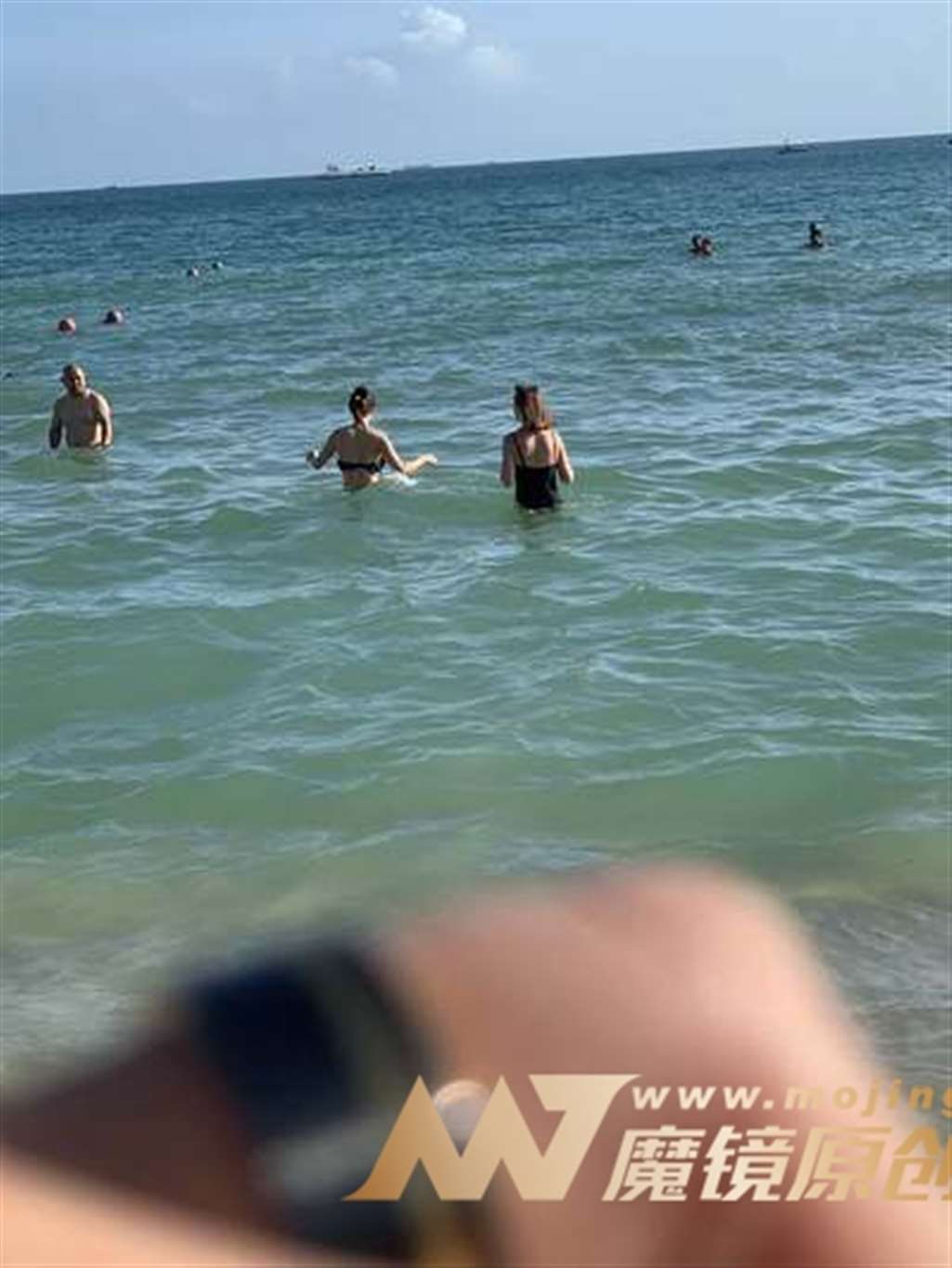 图片[3]-【视觉冲击赛贴】海边俩闺蜜-街拍流行馆