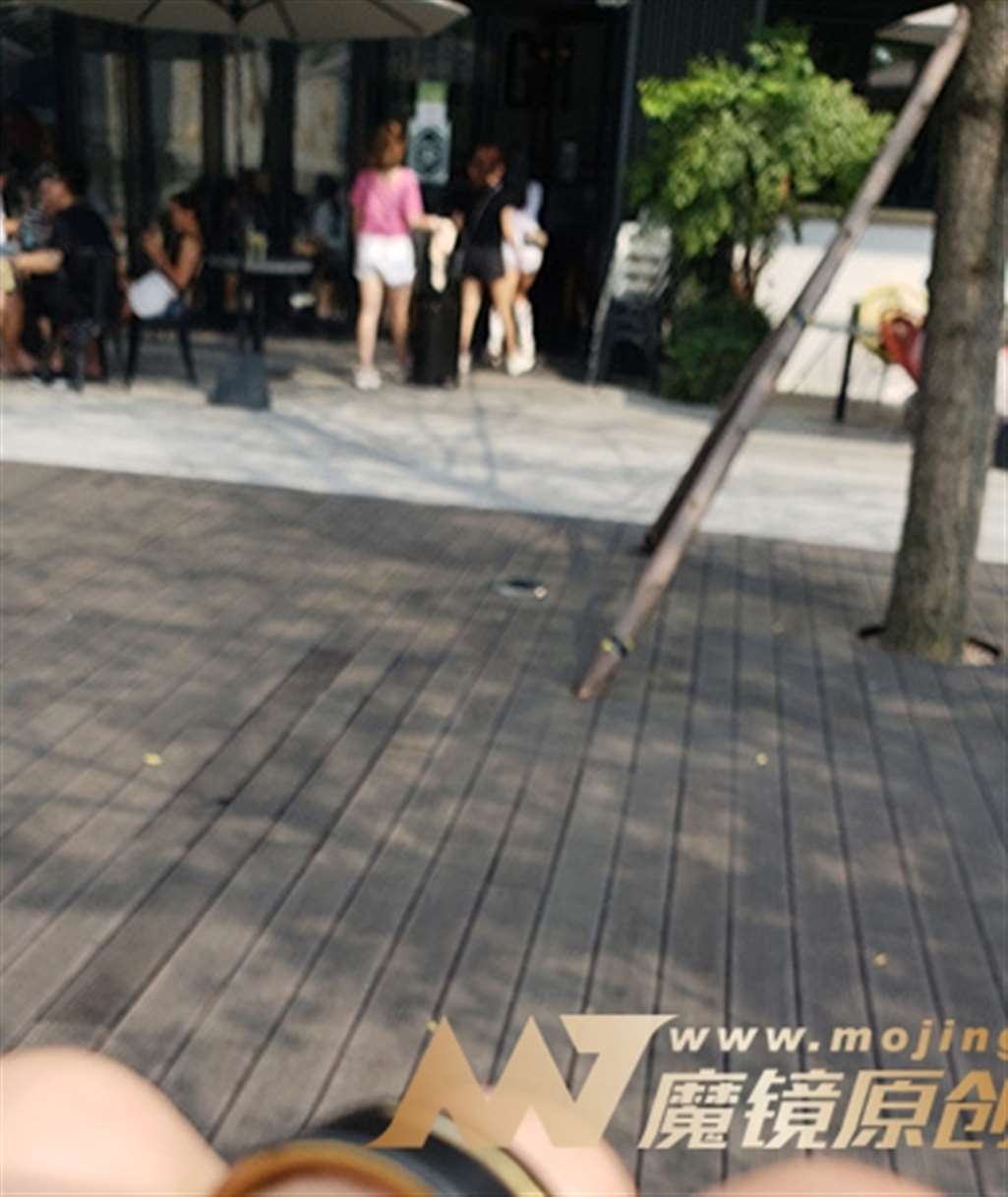 图片[3]-【凯恩赛贴】活泼开朗的短裙妹纸-街拍流行馆