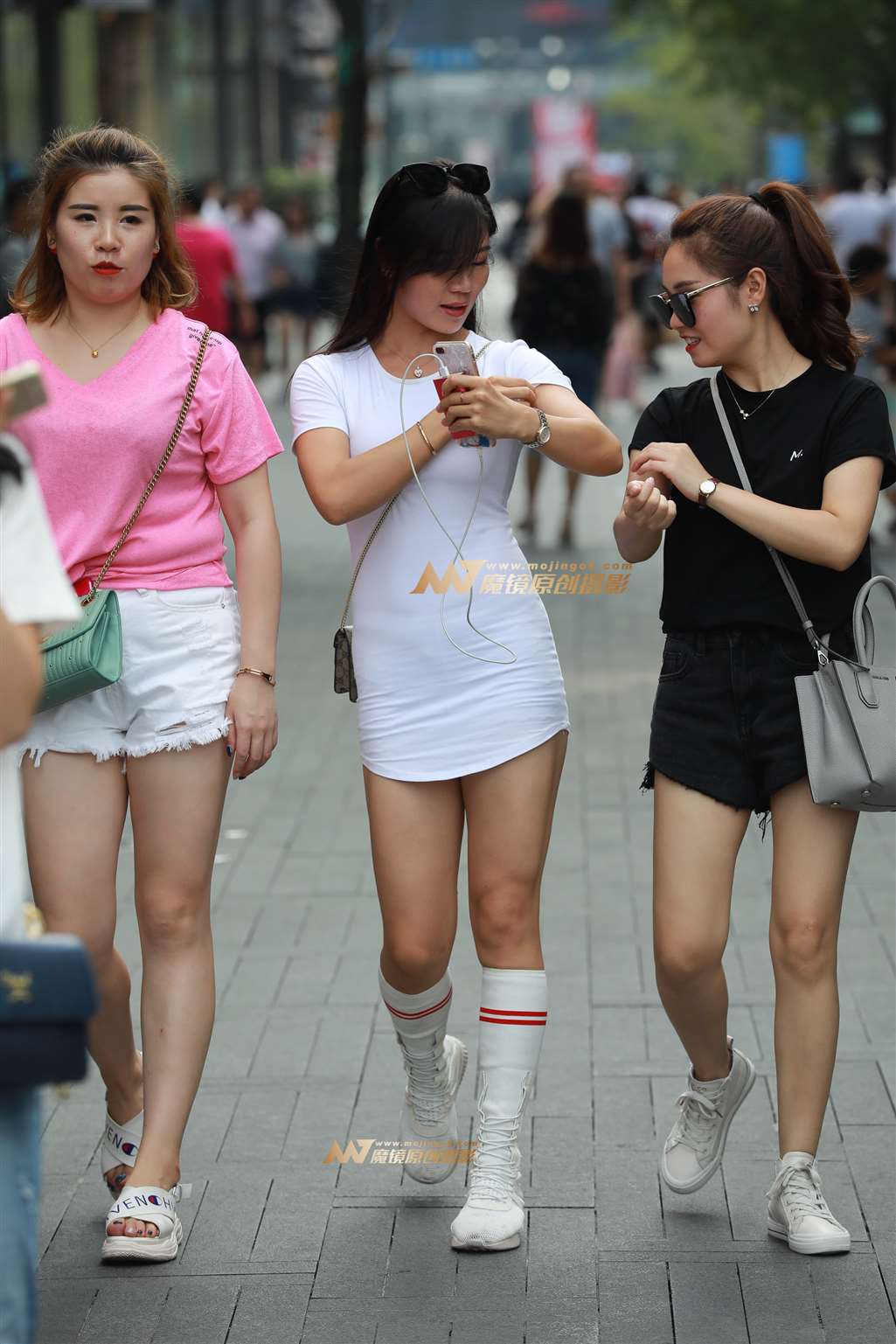 图片[4]-【凯恩赛贴】活泼开朗的短裙妹纸-街拍流行馆