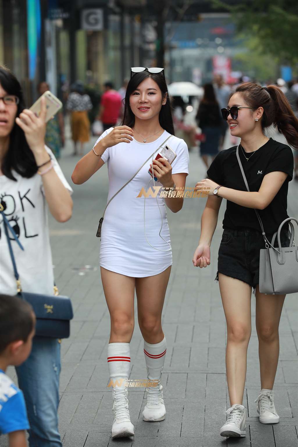 图片[5]-【凯恩赛贴】活泼开朗的短裙妹纸-街拍流行馆