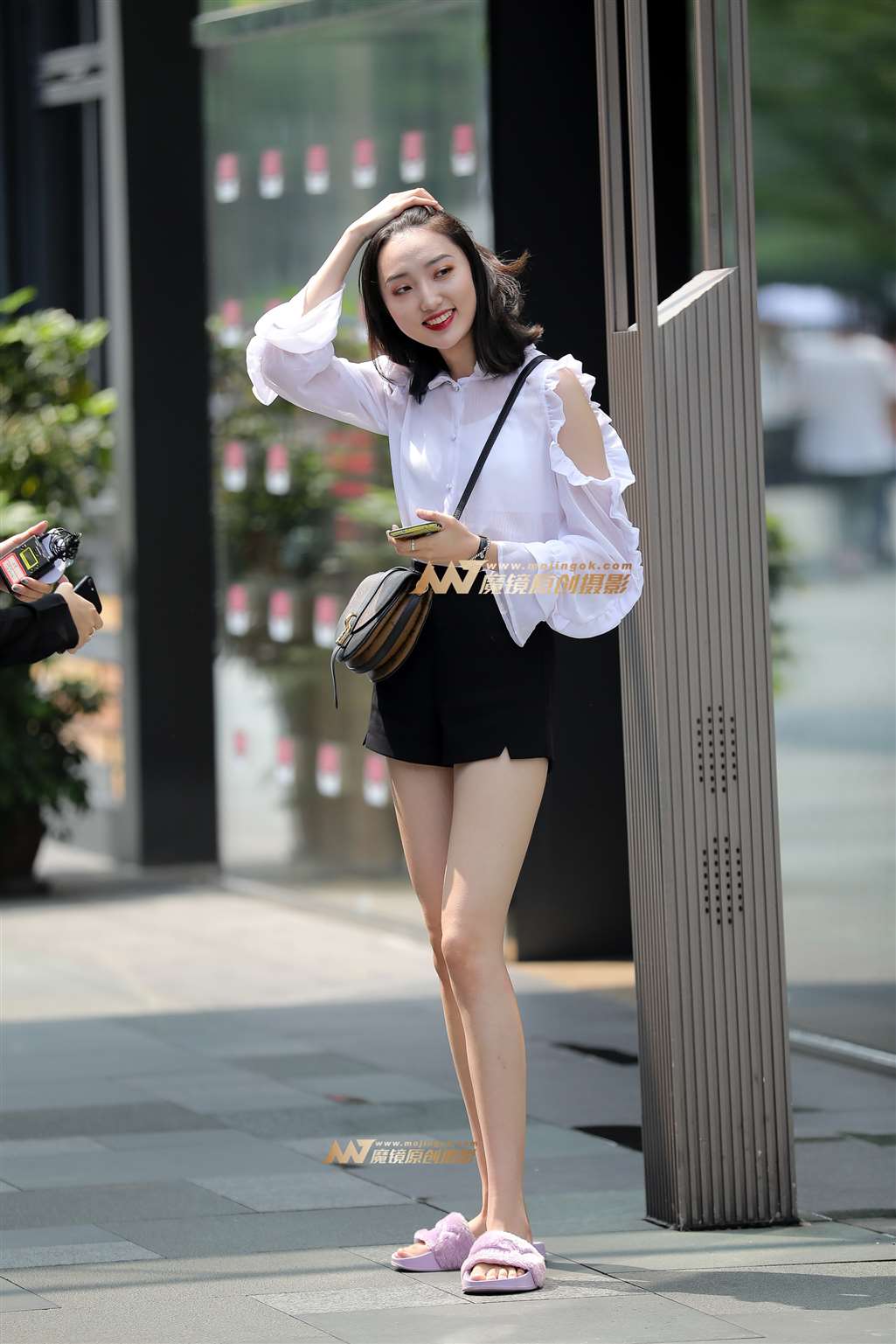 图片[1]-【凯恩赛贴】超长美腿 美丽动人-街拍流行馆