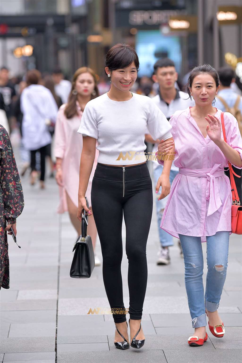 图片[1]-【凯恩赛贴】美臀**-街拍流行馆