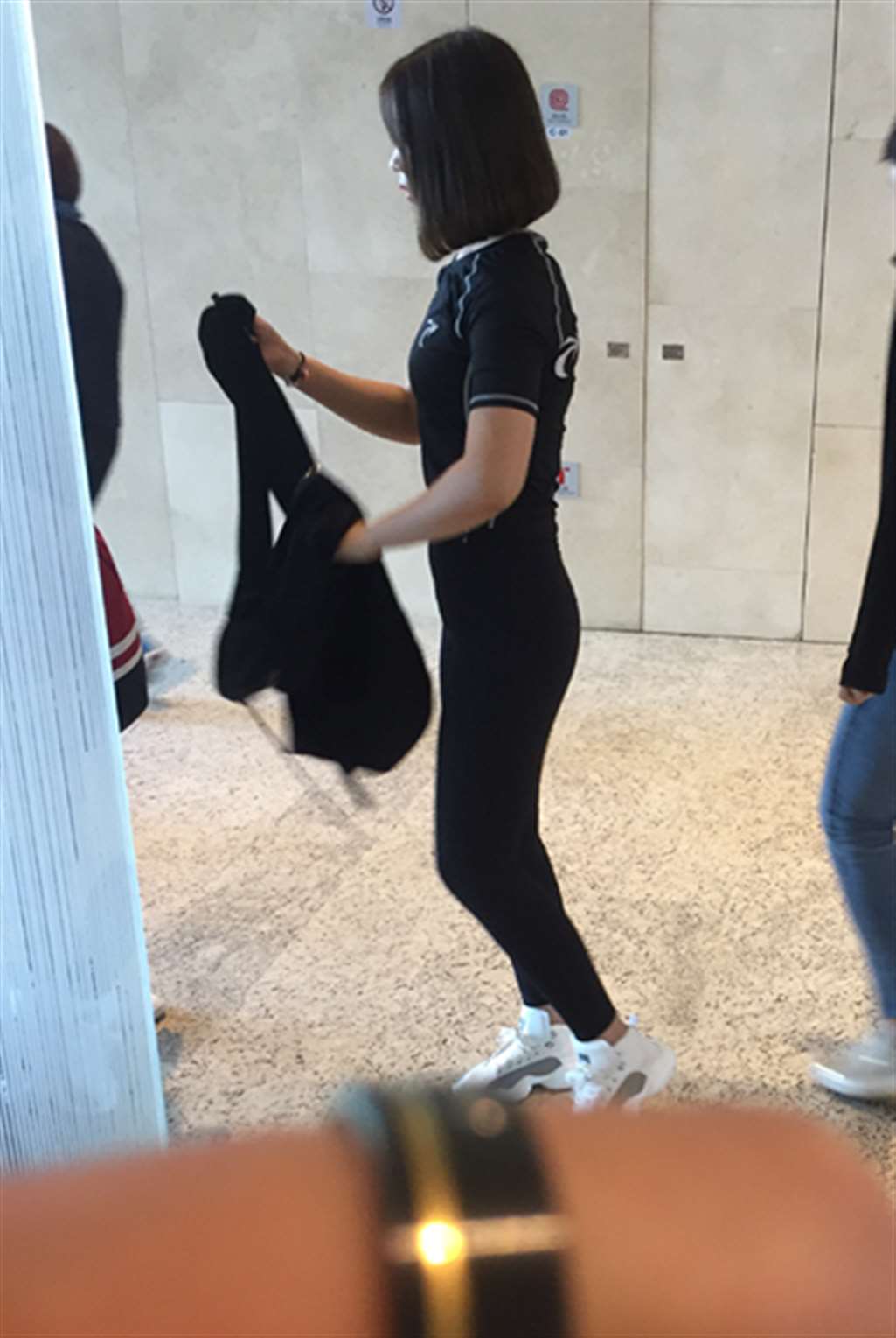 图片[3]-【红石赛帖】性感紧身裤美女-街拍流行馆