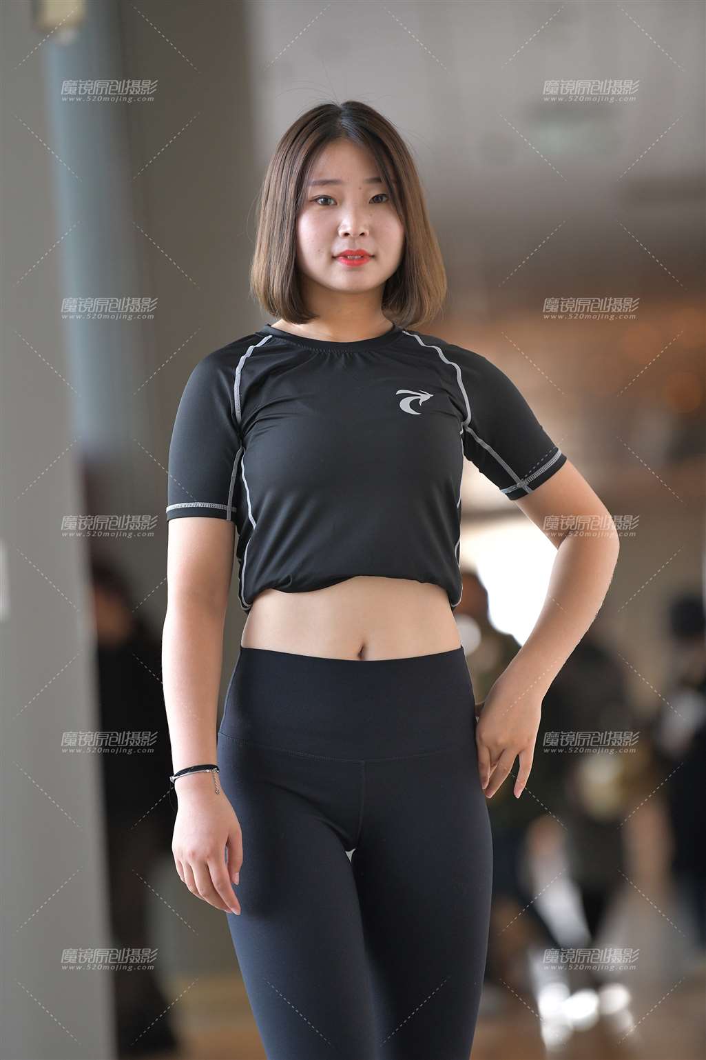 图片[1]-【红石赛帖】性感紧身裤美女-街拍流行馆