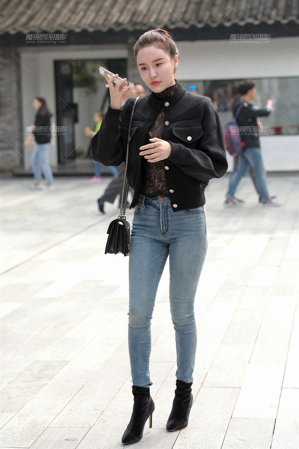 图片[2]-【凯恩赛贴】气质酥胸美女-街拍流行馆