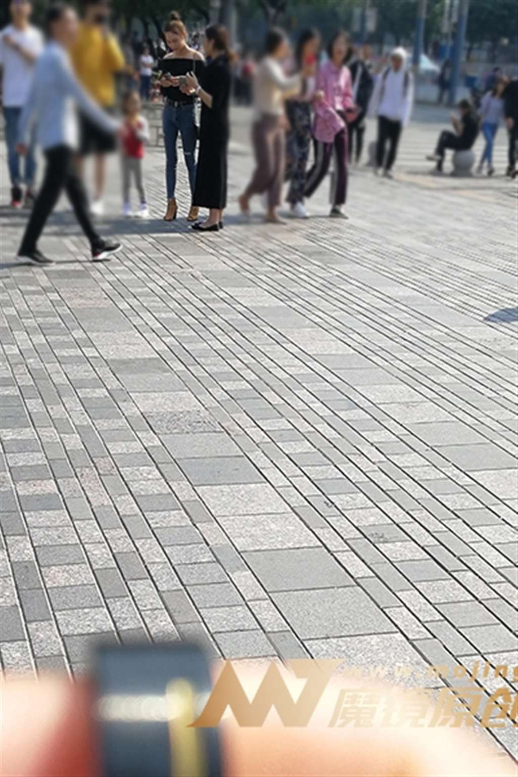 图片[3]-【小默赛帖】第1327篇紧身牛仔气质美女-街拍流行馆