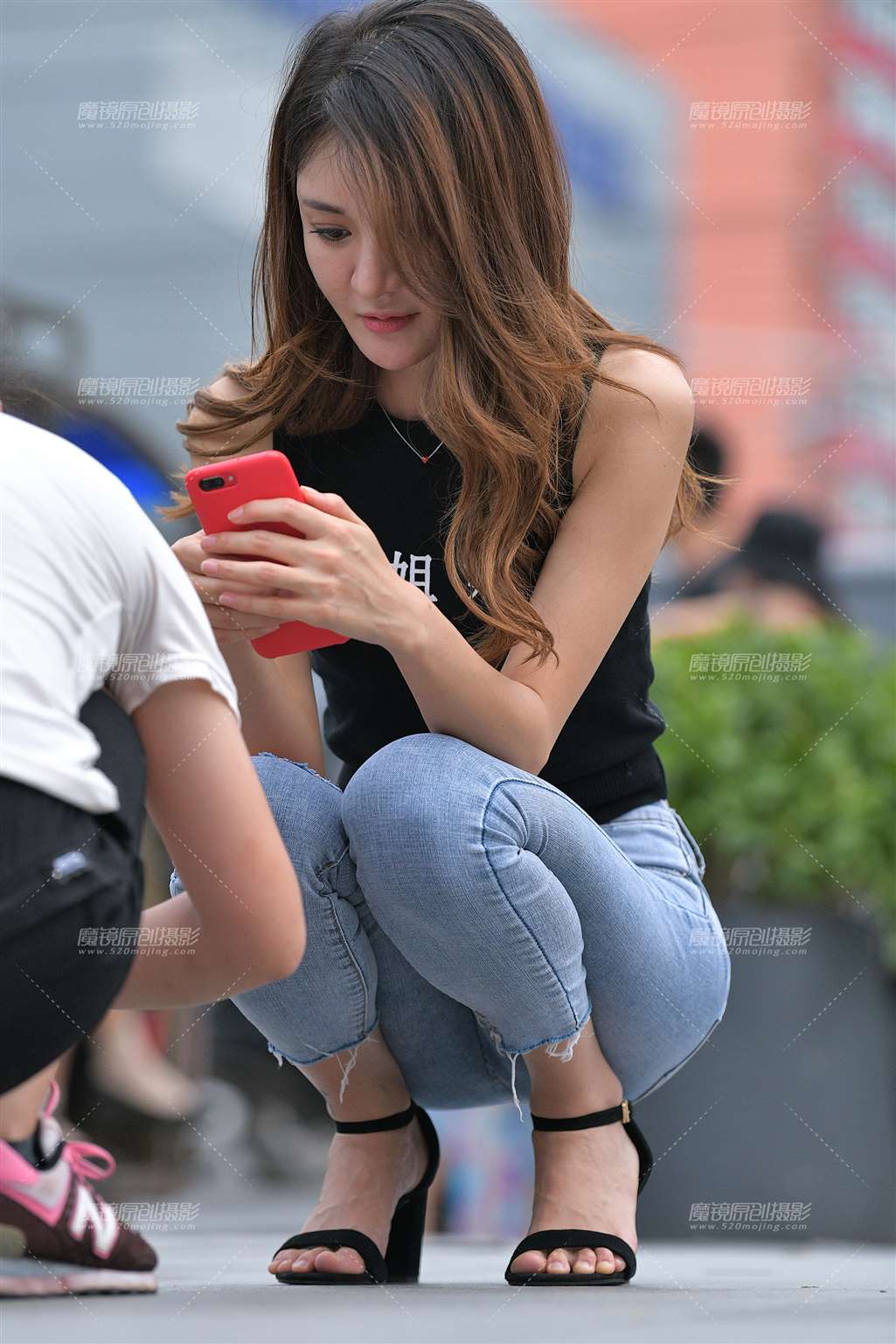 图片[1]-性感紧牛长腿美女-街拍流行馆