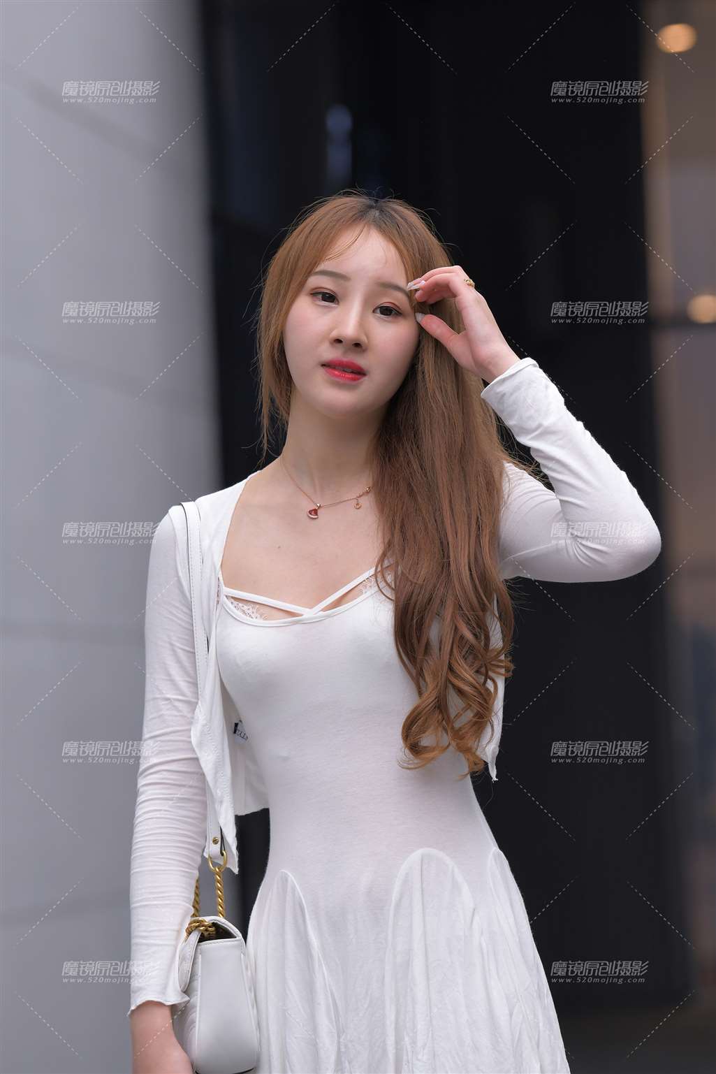 图片[4]-笑起来甜美的白裙妹子-街拍流行馆