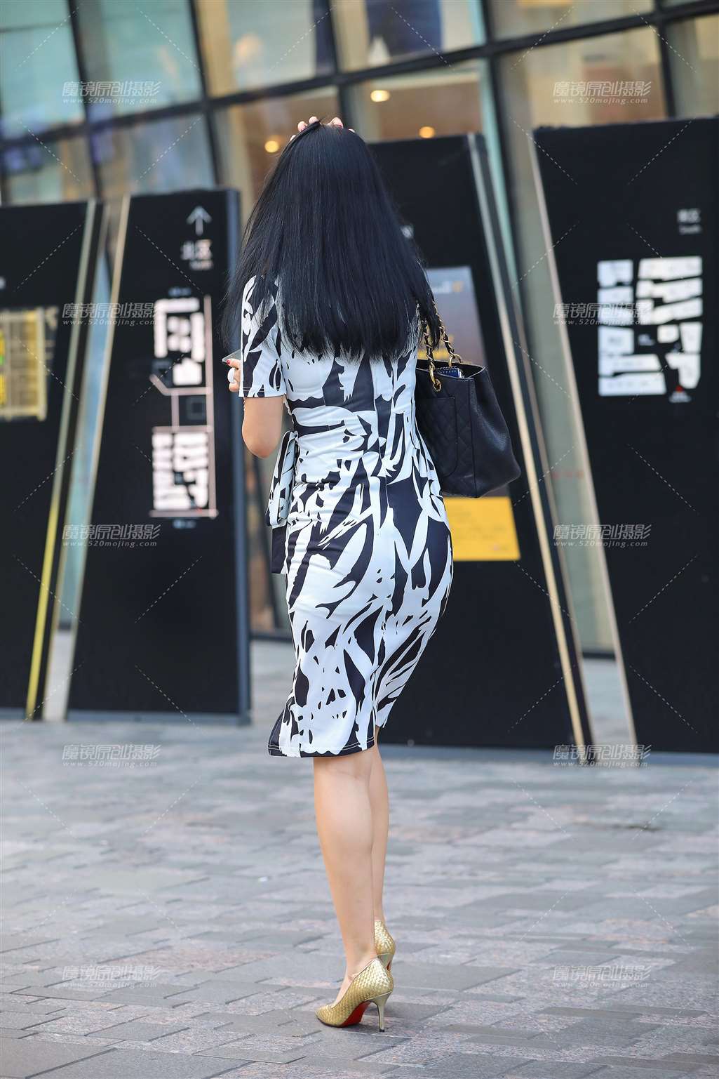 图片[2]-韵味的女人-街拍流行馆
