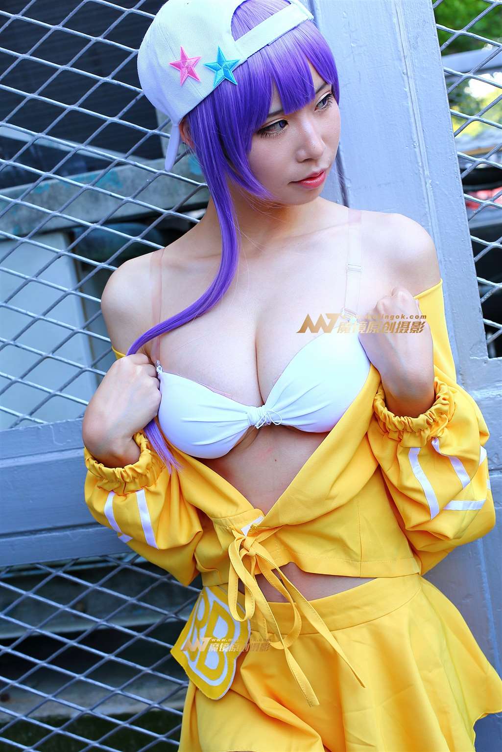 图片[1]-性感黄色运动装coser-街拍流行馆