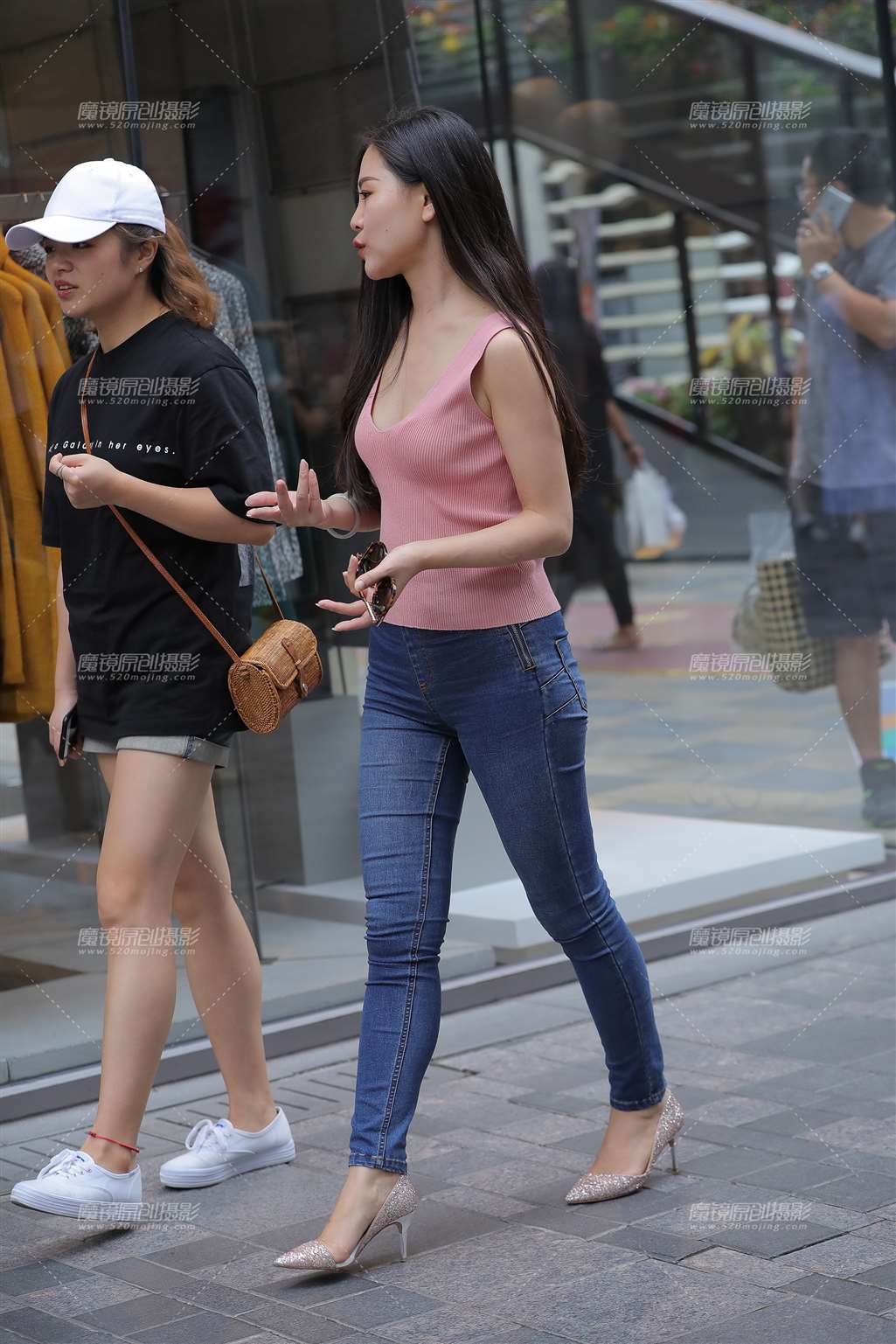 图片[1]-DIXIONG,紧牛美眉-街拍流行馆