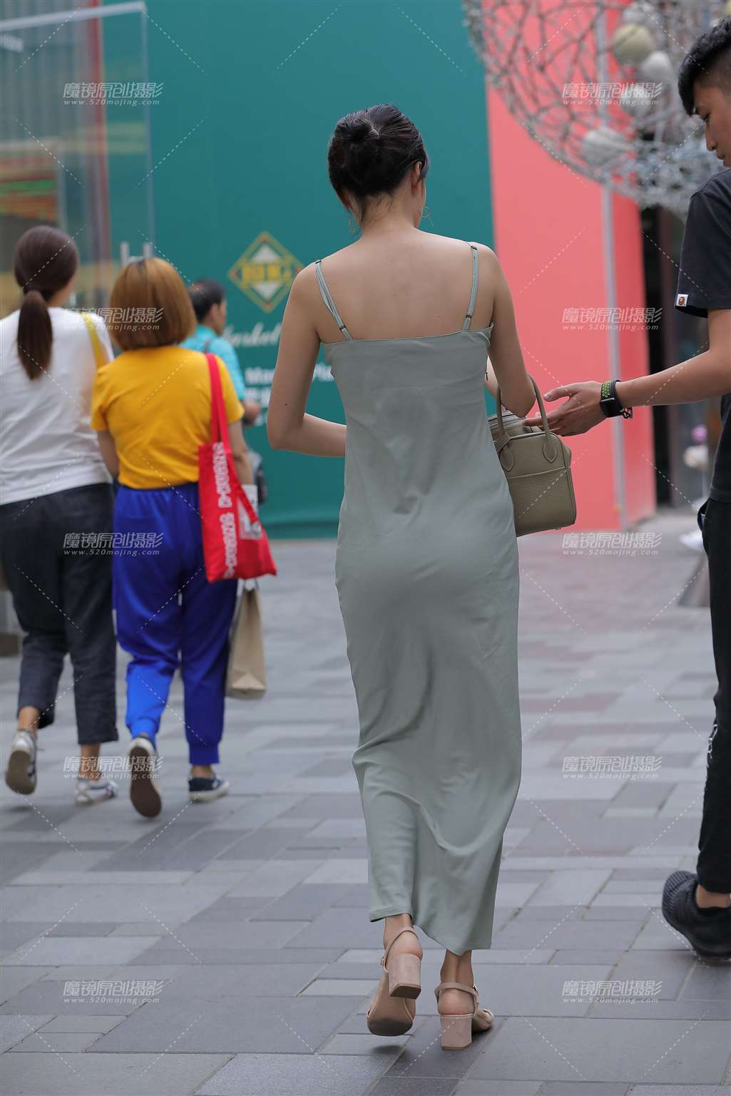 图片[2]-优雅的吊带美**-街拍流行馆