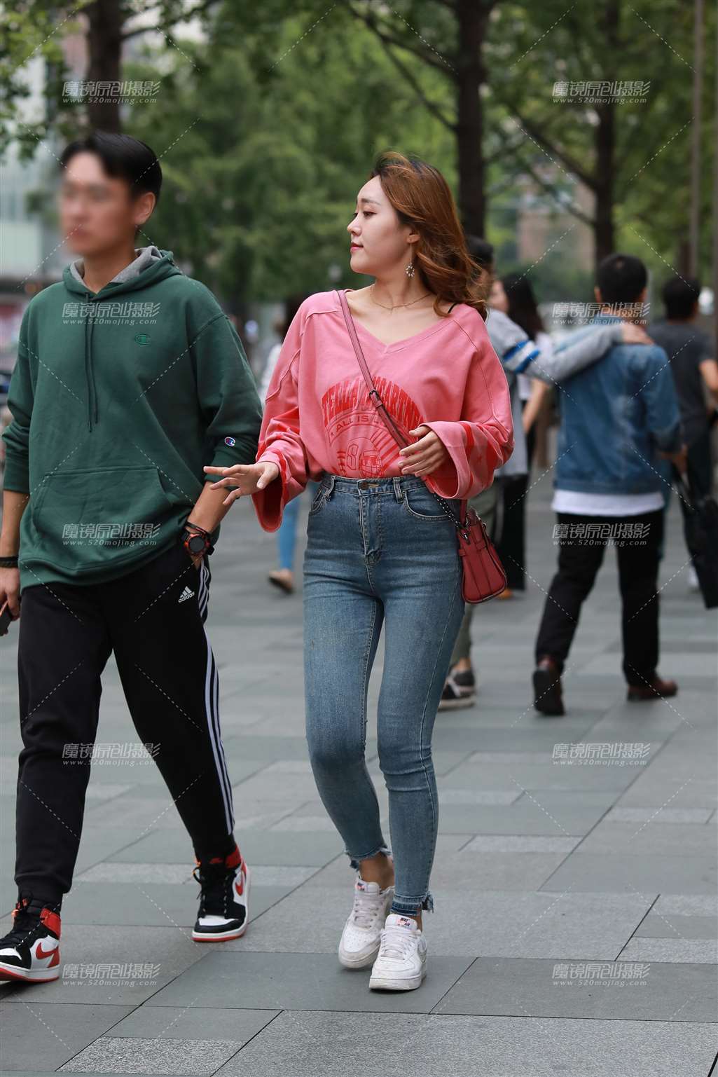 图片[1]-紧牛小妹-街拍流行馆
