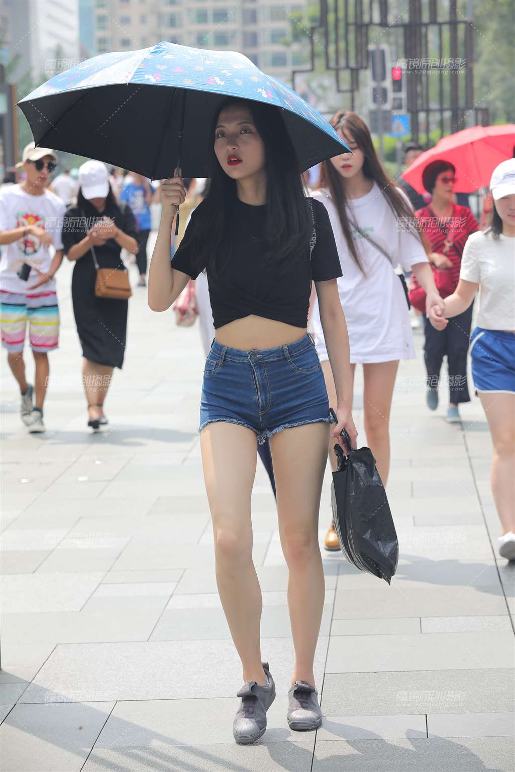 图片[5]-热裤小妹-街拍流行馆