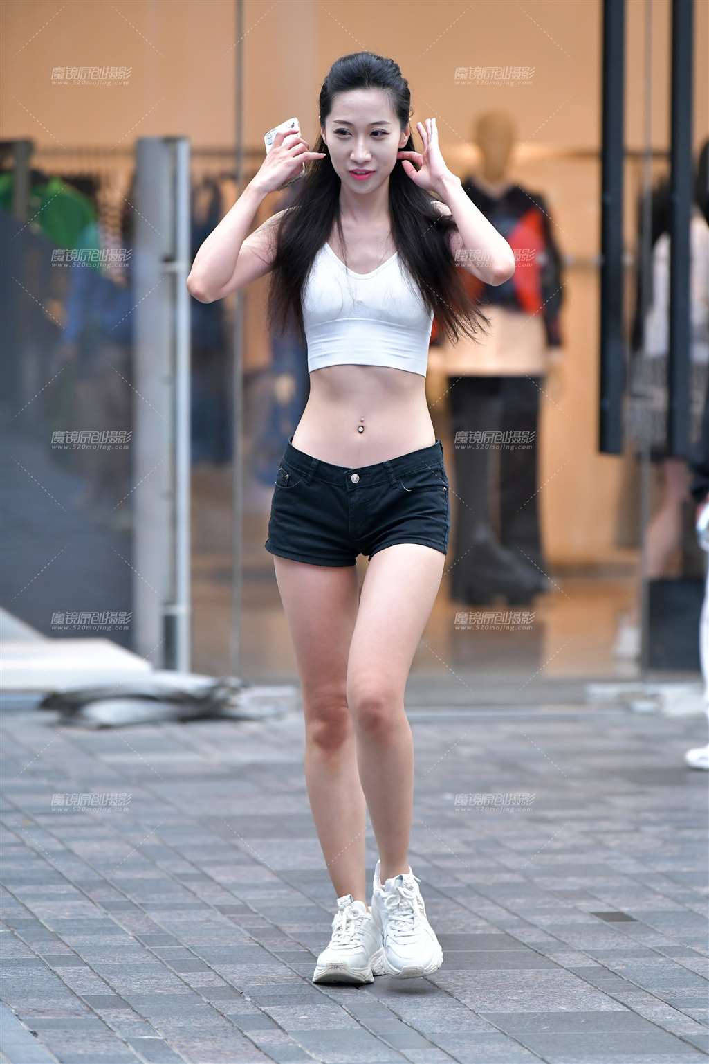 图片[5]-高挑气质热裤美女-街拍流行馆