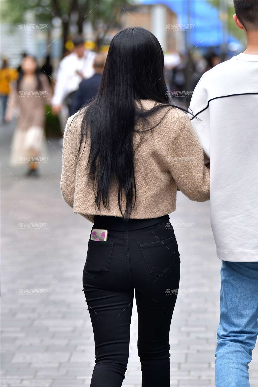 图片[4]-微微丰腴黑色牛仔裤美女-街拍流行馆