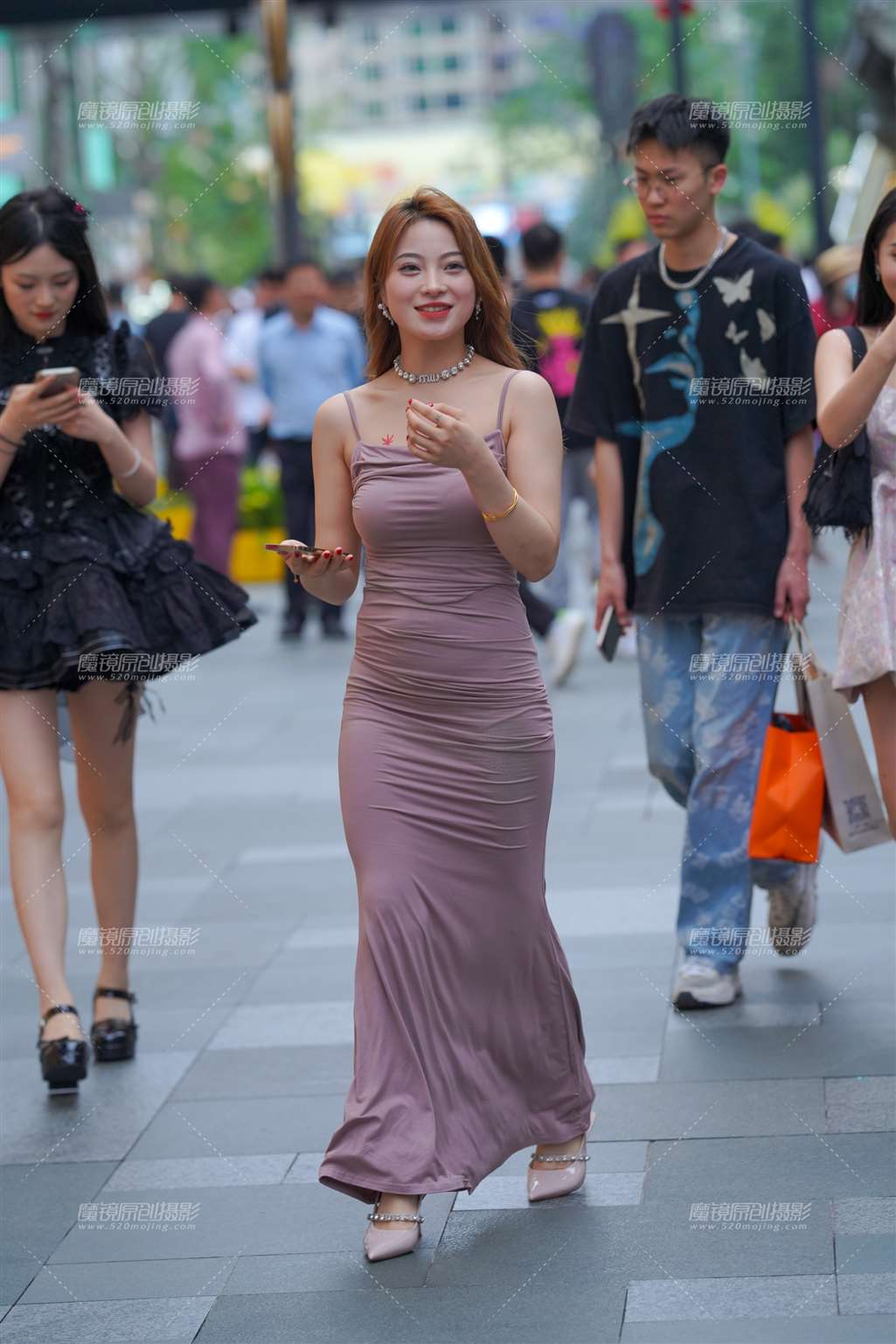 图片[1]-女人味-街拍流行馆