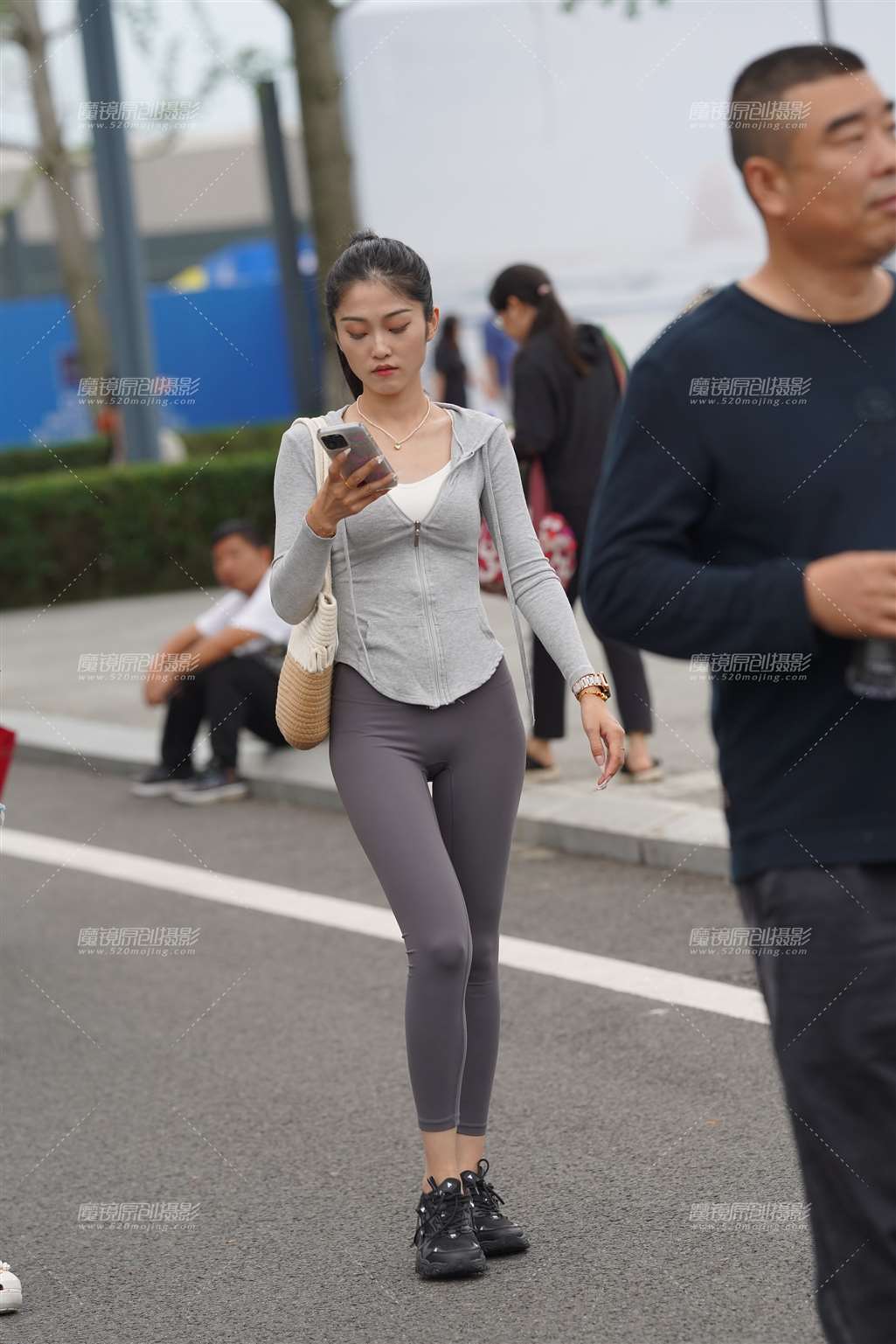 图片[3]-瑜伽裤小妹-街拍流行馆