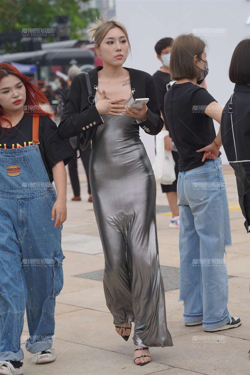 图片[1]-长裙美女-街拍流行馆