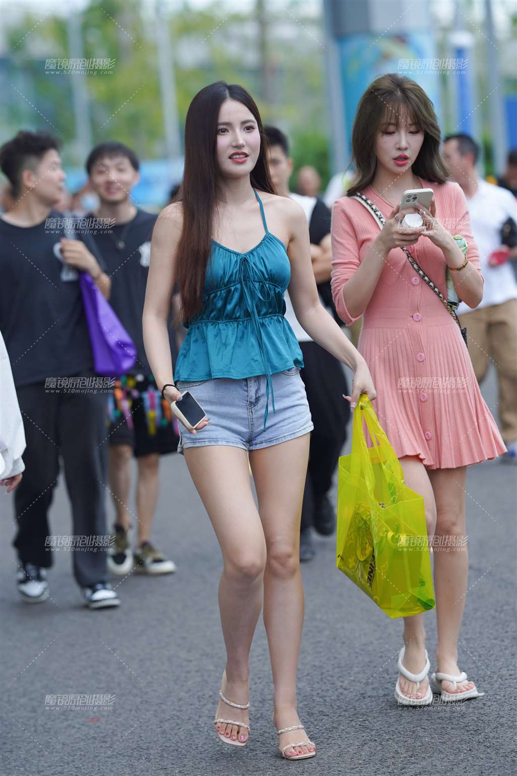 图片[1]-热裤美眉-街拍流行馆