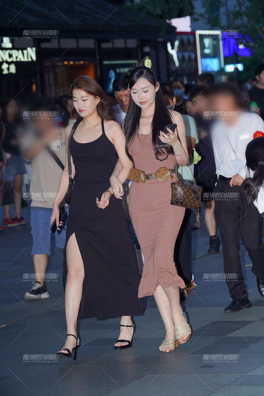 图片[1]-曼妙身姿女人味-街拍流行馆