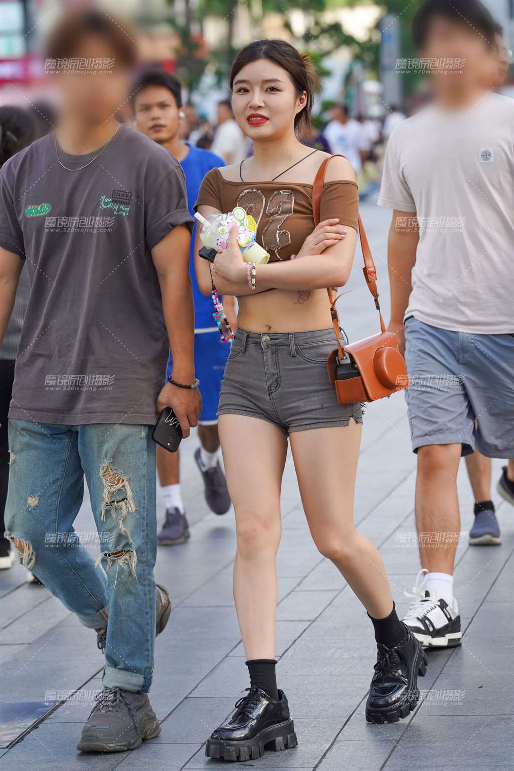 图片[1]-热裤美眉-街拍流行馆