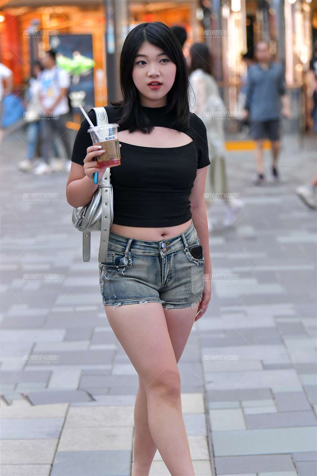 图片[3]-微微丰腴热裤美女-街拍流行馆