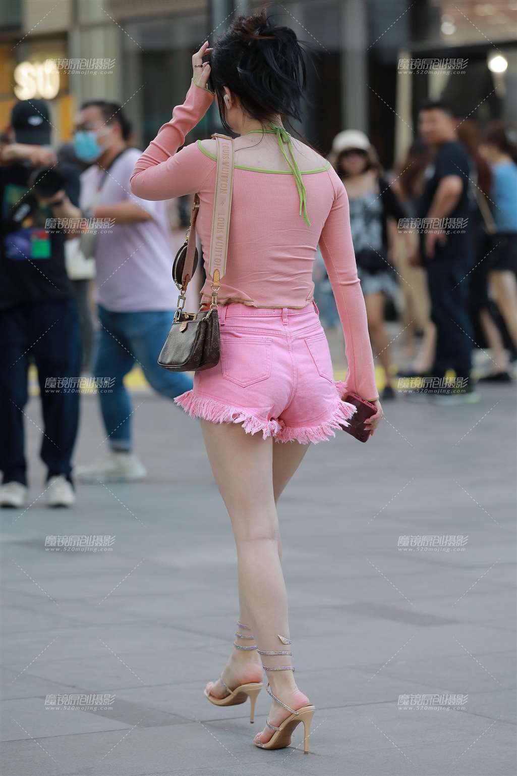 图片[2]-长腿高跟美女-街拍流行馆