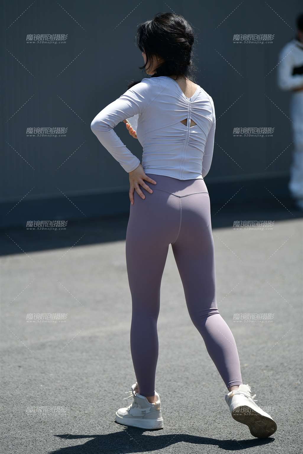 图片[5]-樱桃小口紧身裤美女-街拍流行馆