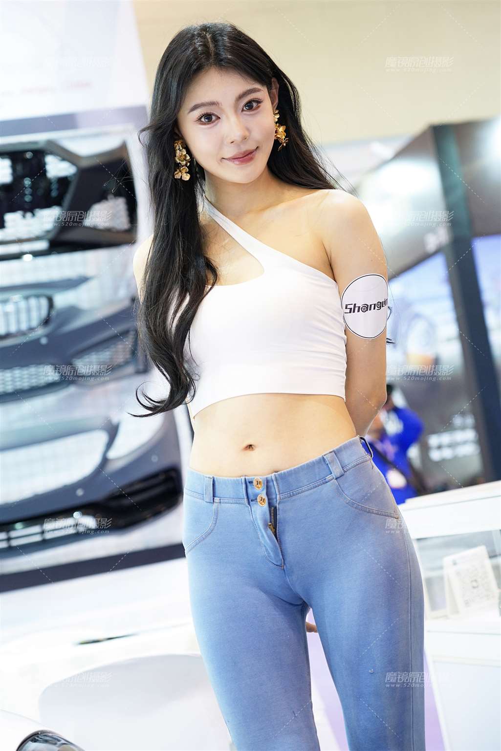图片[1]-紧身牛仔裤靓模（6K）-街拍流行馆
