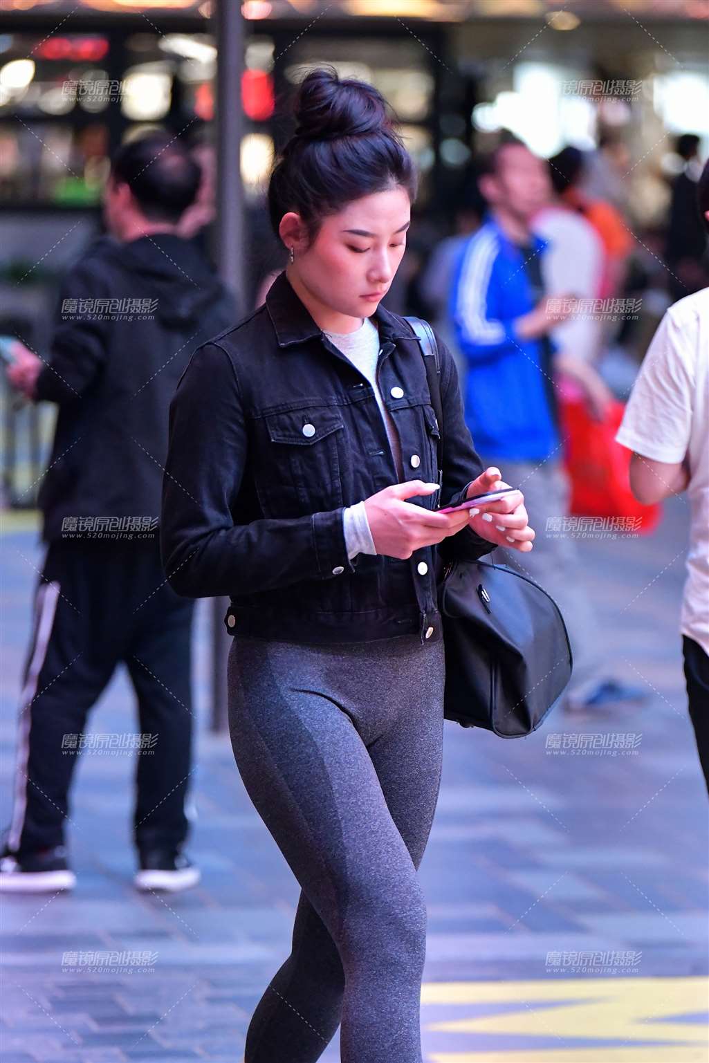 图片[5]-挽发瑜伽紧身裤美女-街拍流行馆